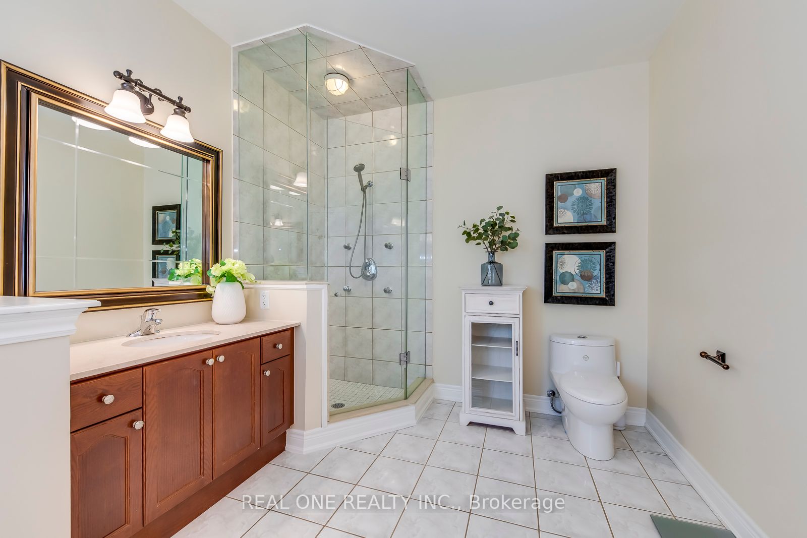 2242 Lyndhurst Dr