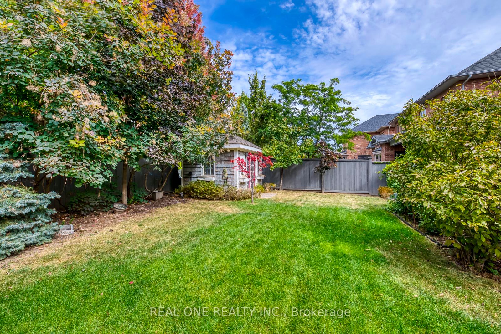 2242 Lyndhurst Dr