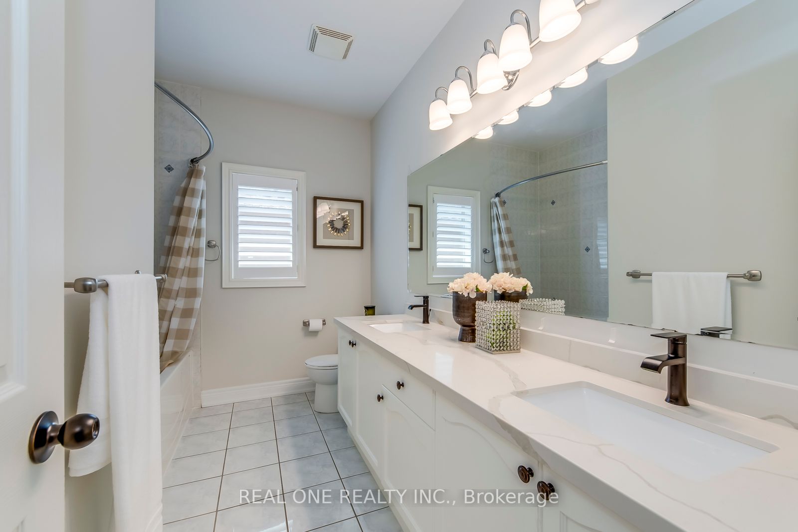 2242 Lyndhurst Dr