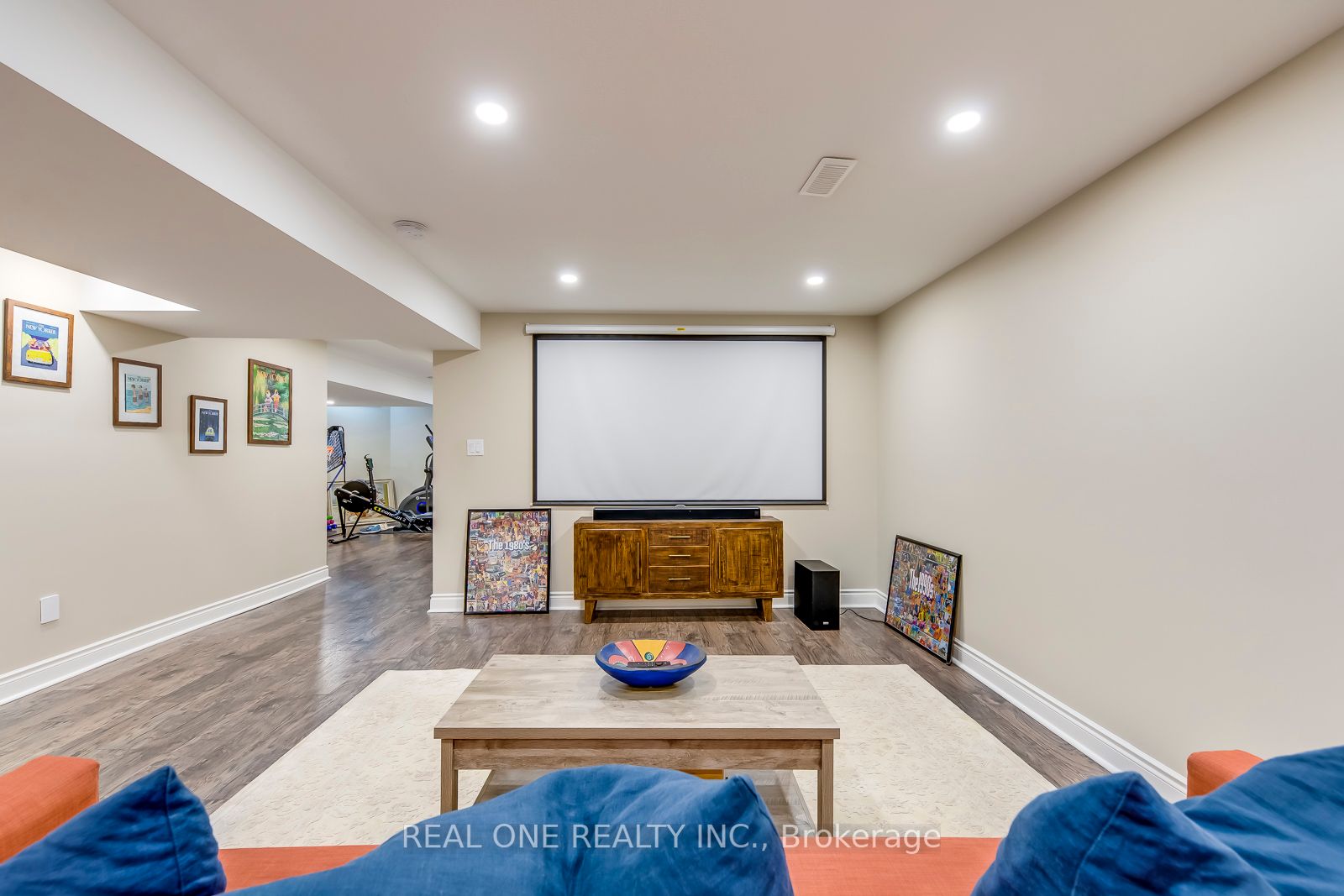 2242 Lyndhurst Dr