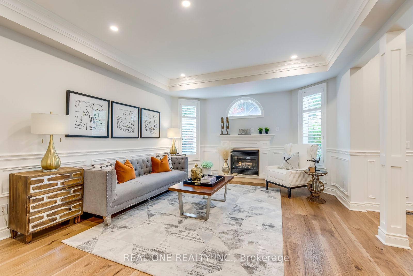 2242 Lyndhurst Dr
