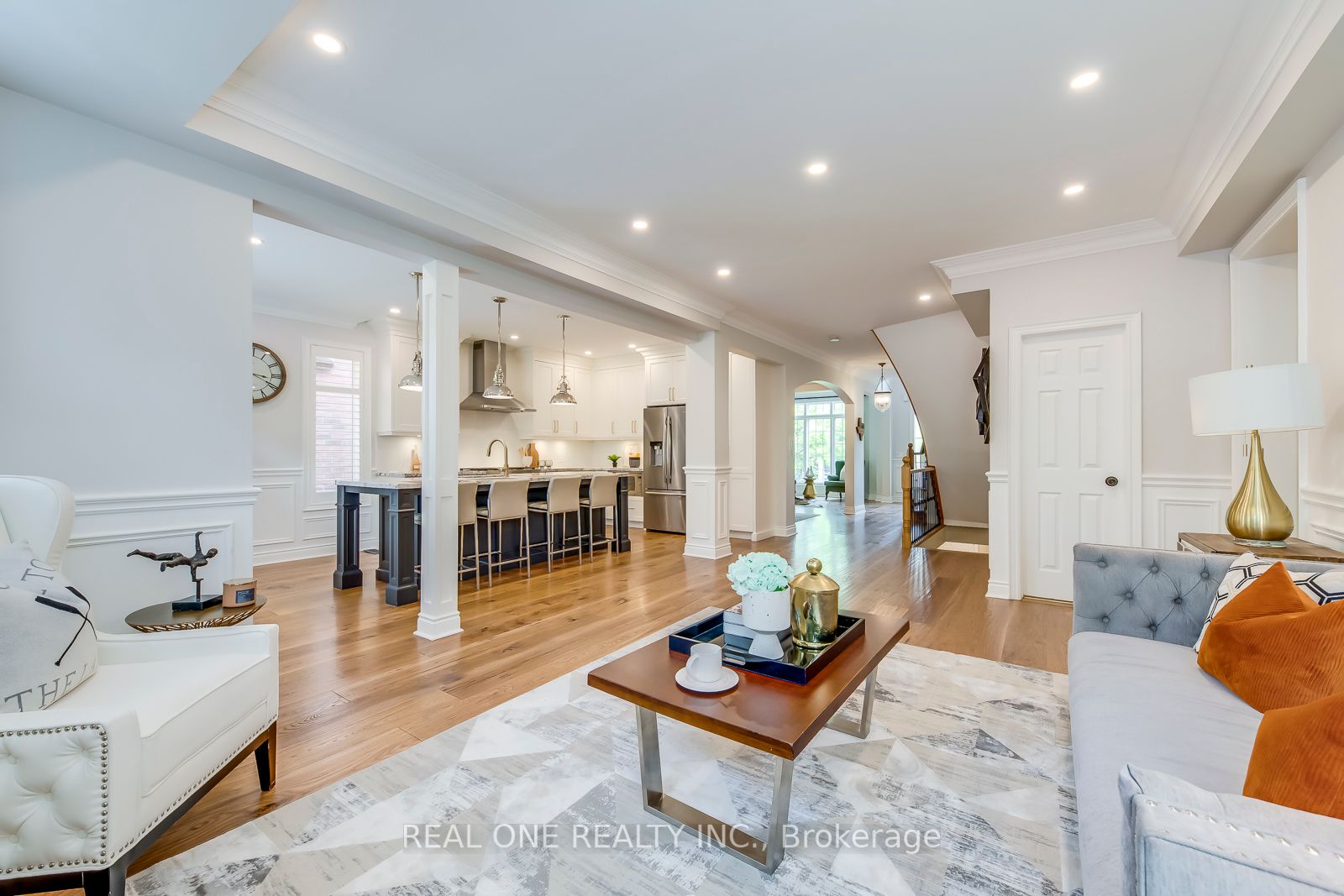 2242 Lyndhurst Dr