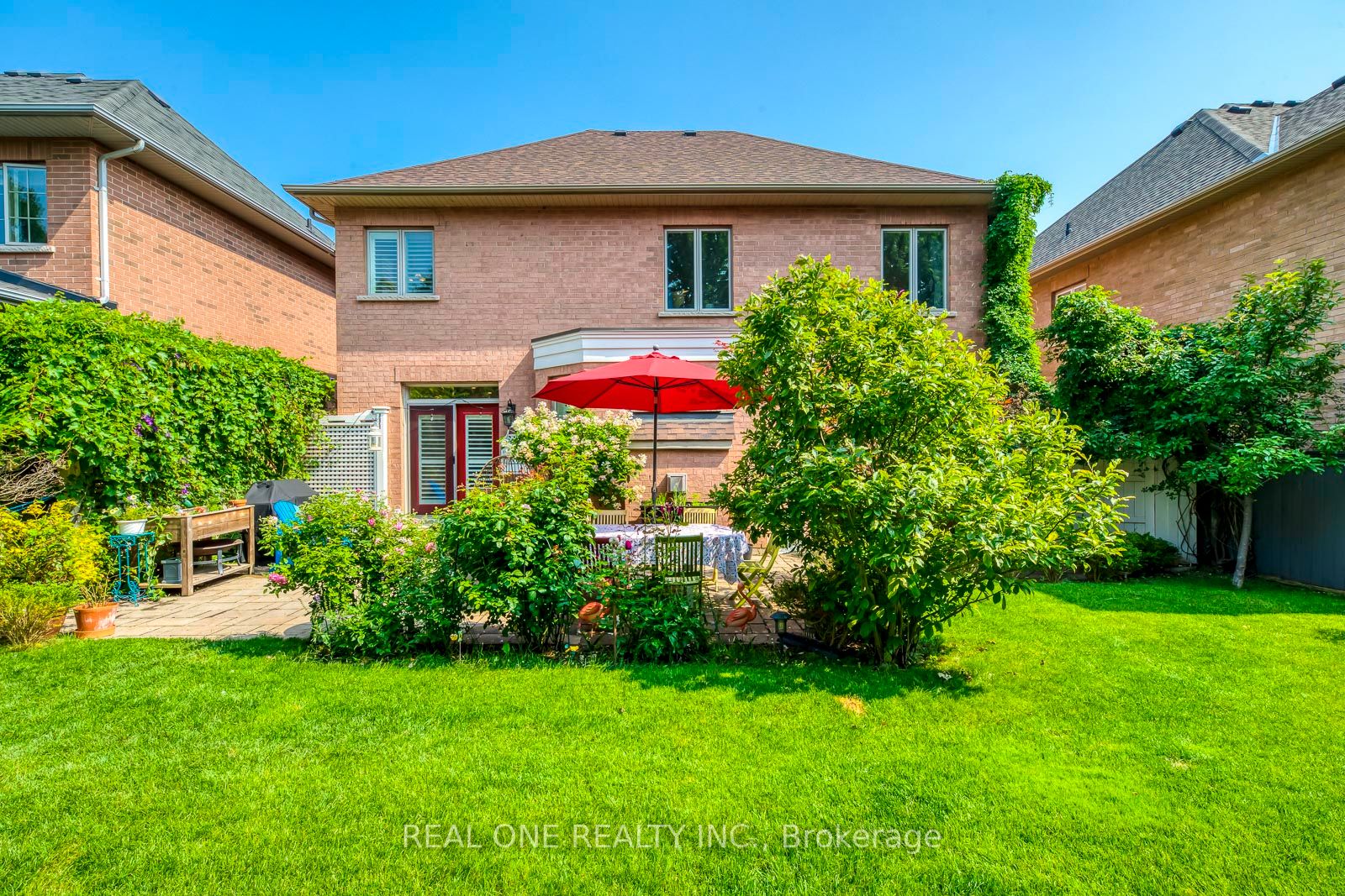 2242 Lyndhurst Dr