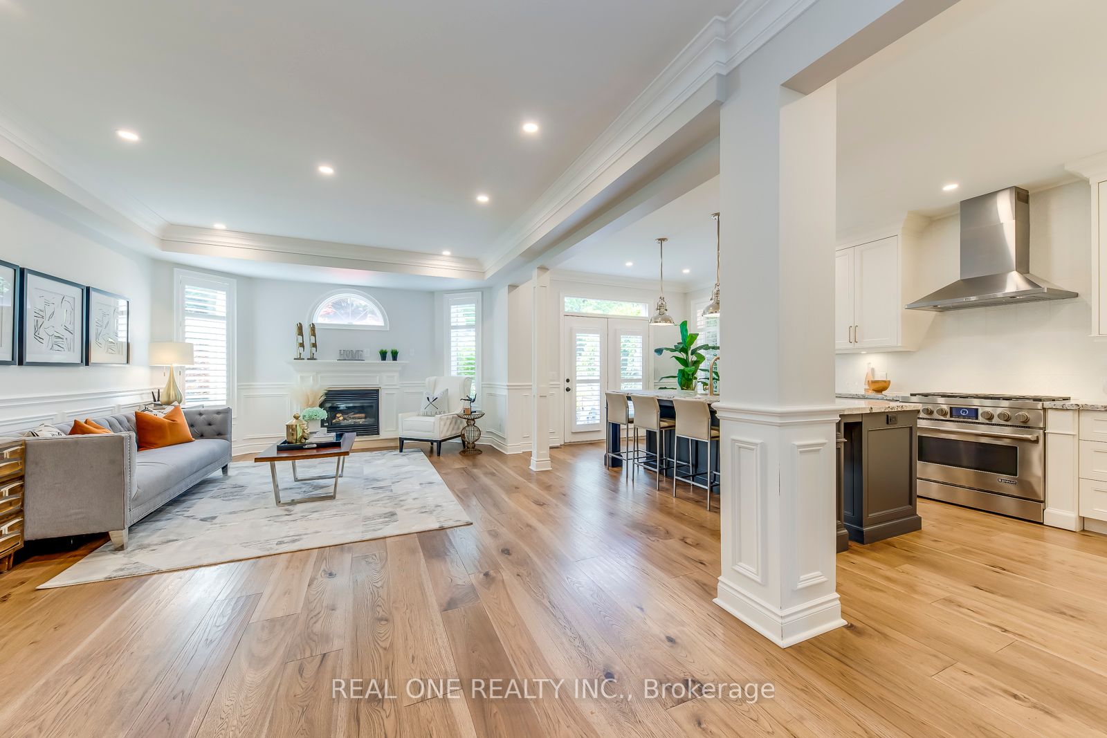 2242 Lyndhurst Dr