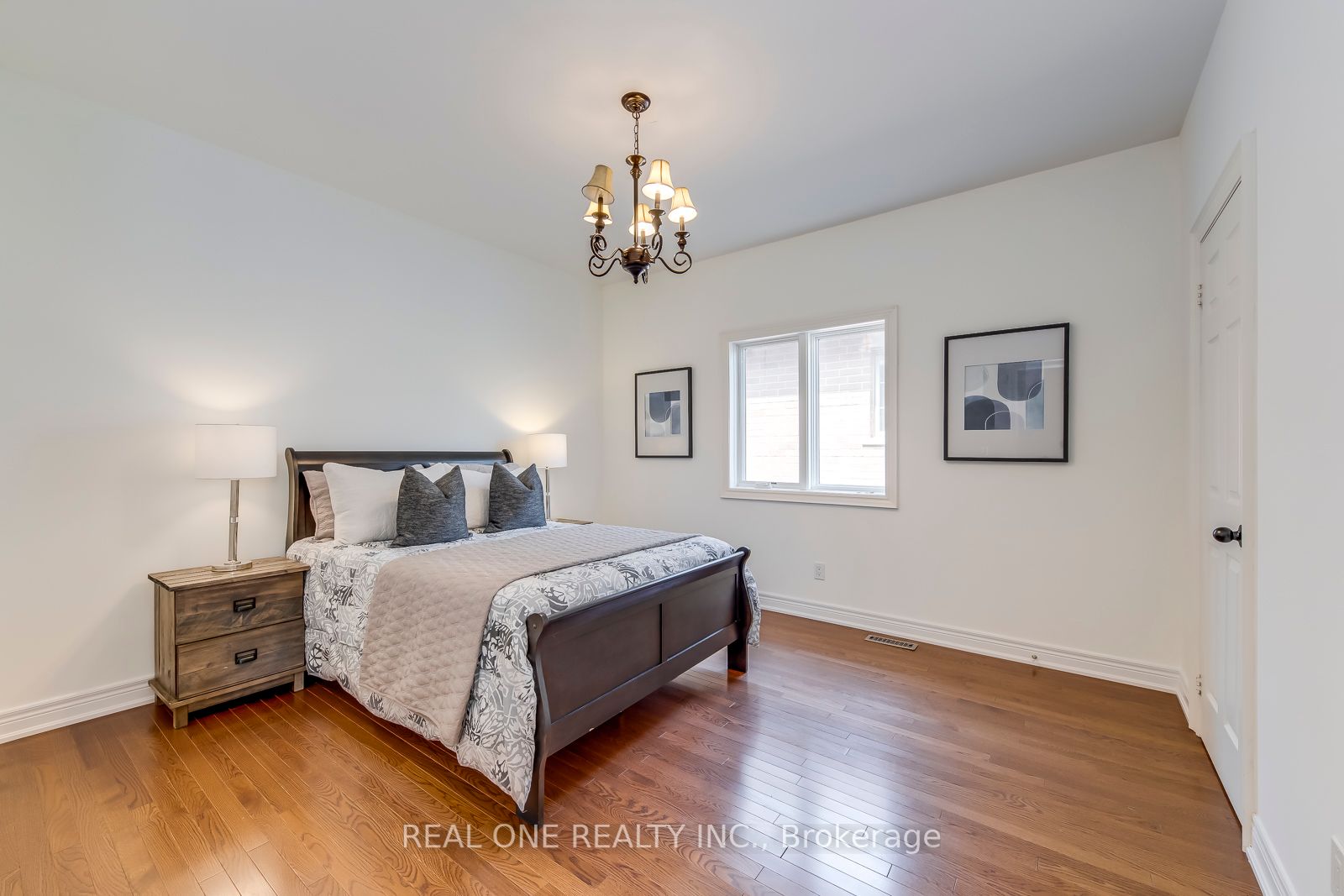2242 Lyndhurst Dr
