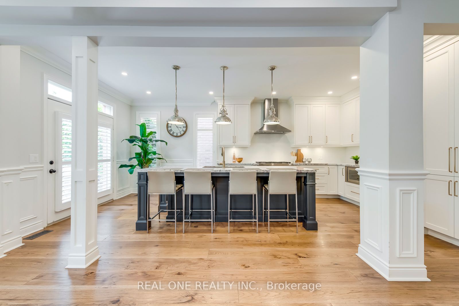 2242 Lyndhurst Dr