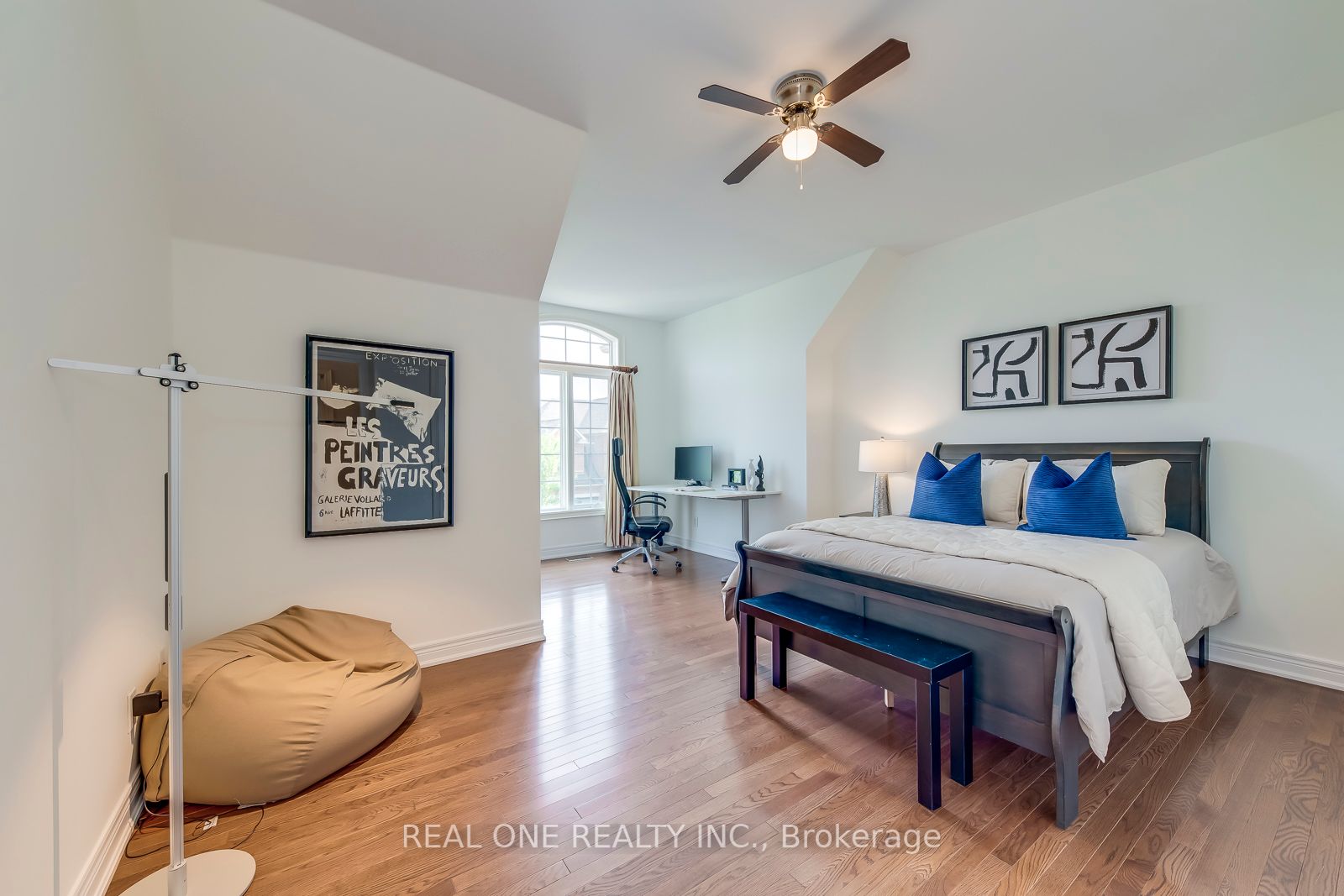 2242 Lyndhurst Dr