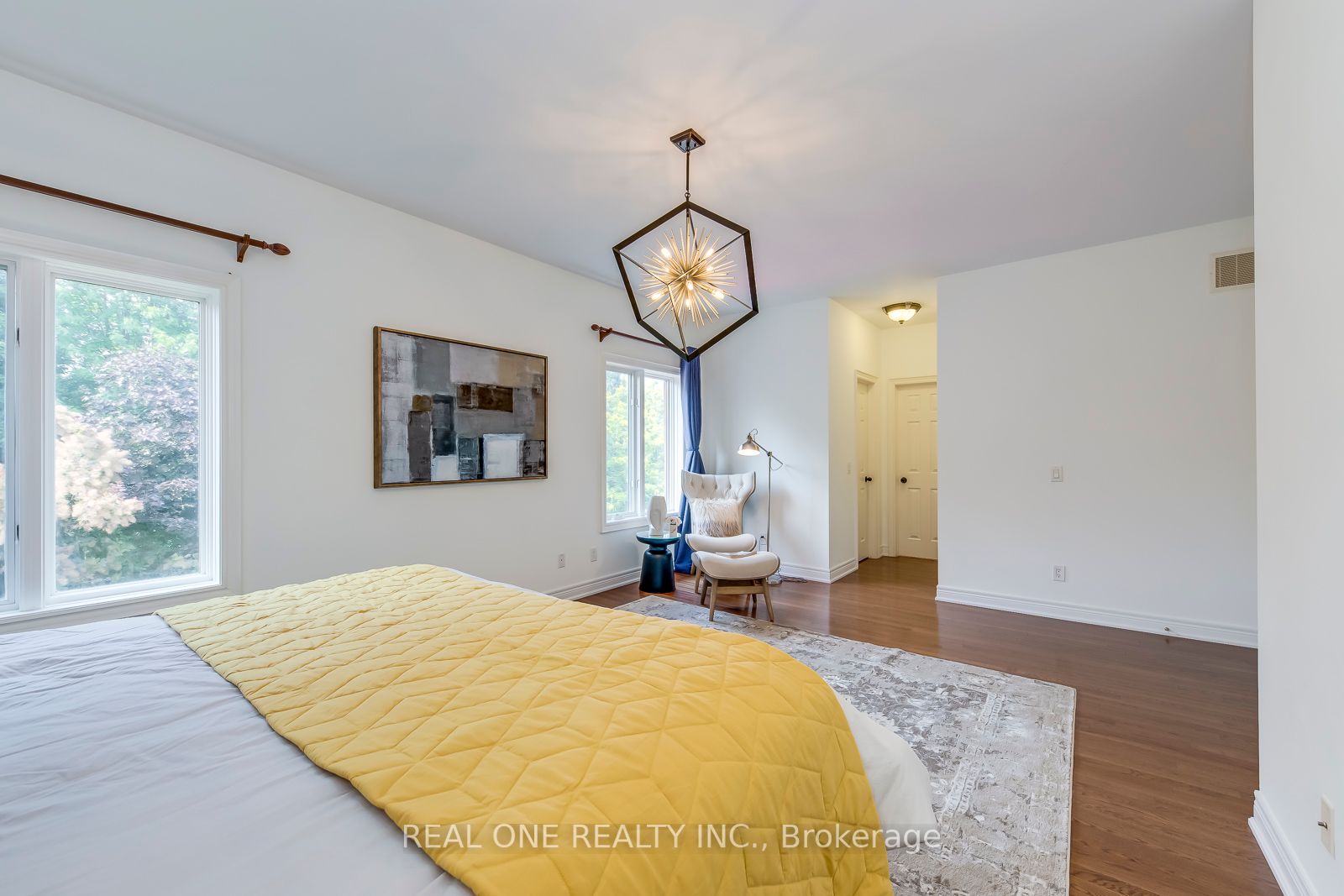 2242 Lyndhurst Dr