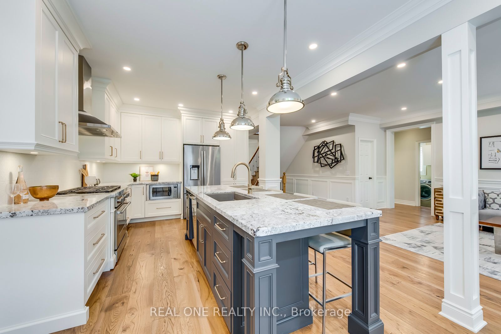 2242 Lyndhurst Dr