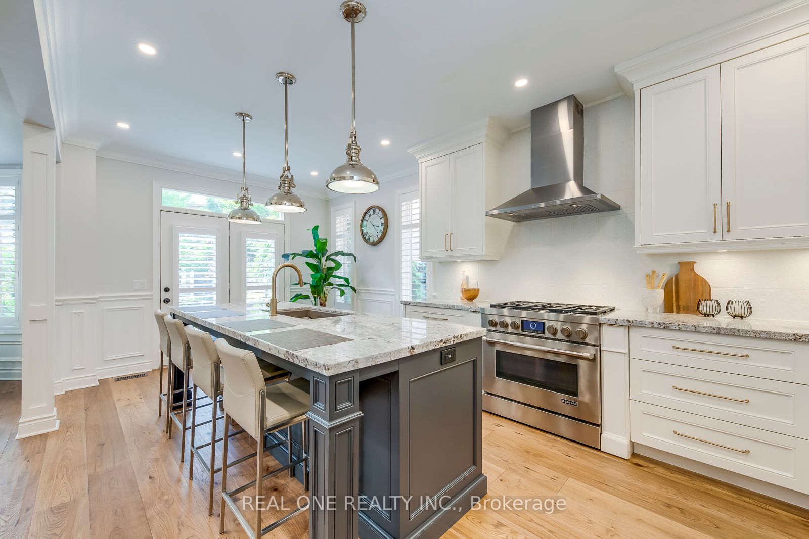 2242 Lyndhurst Dr