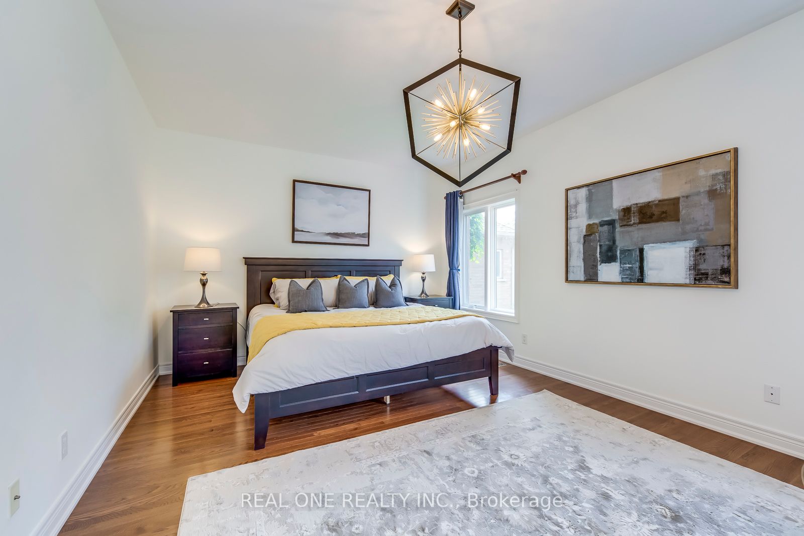 2242 Lyndhurst Dr