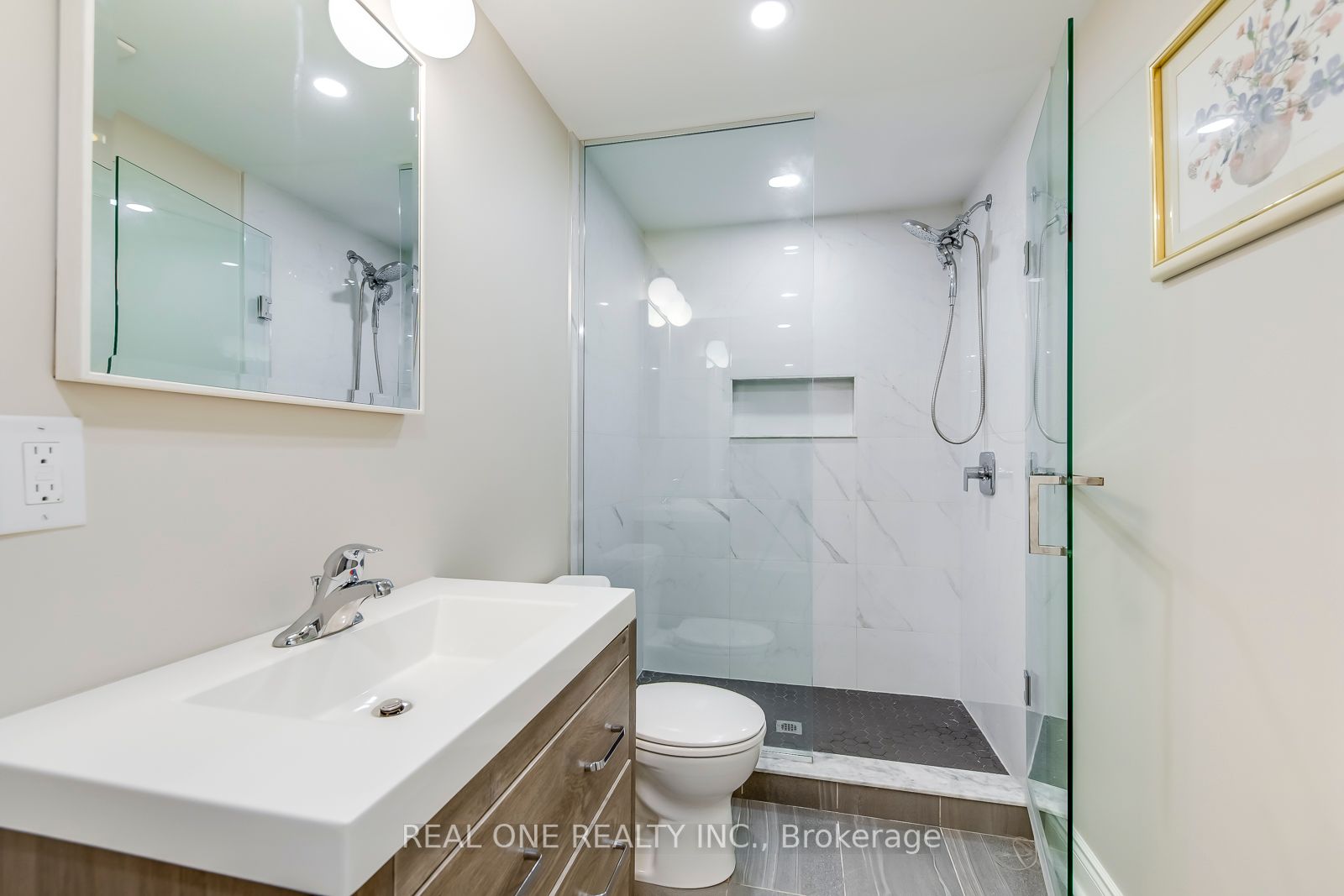 2242 Lyndhurst Dr