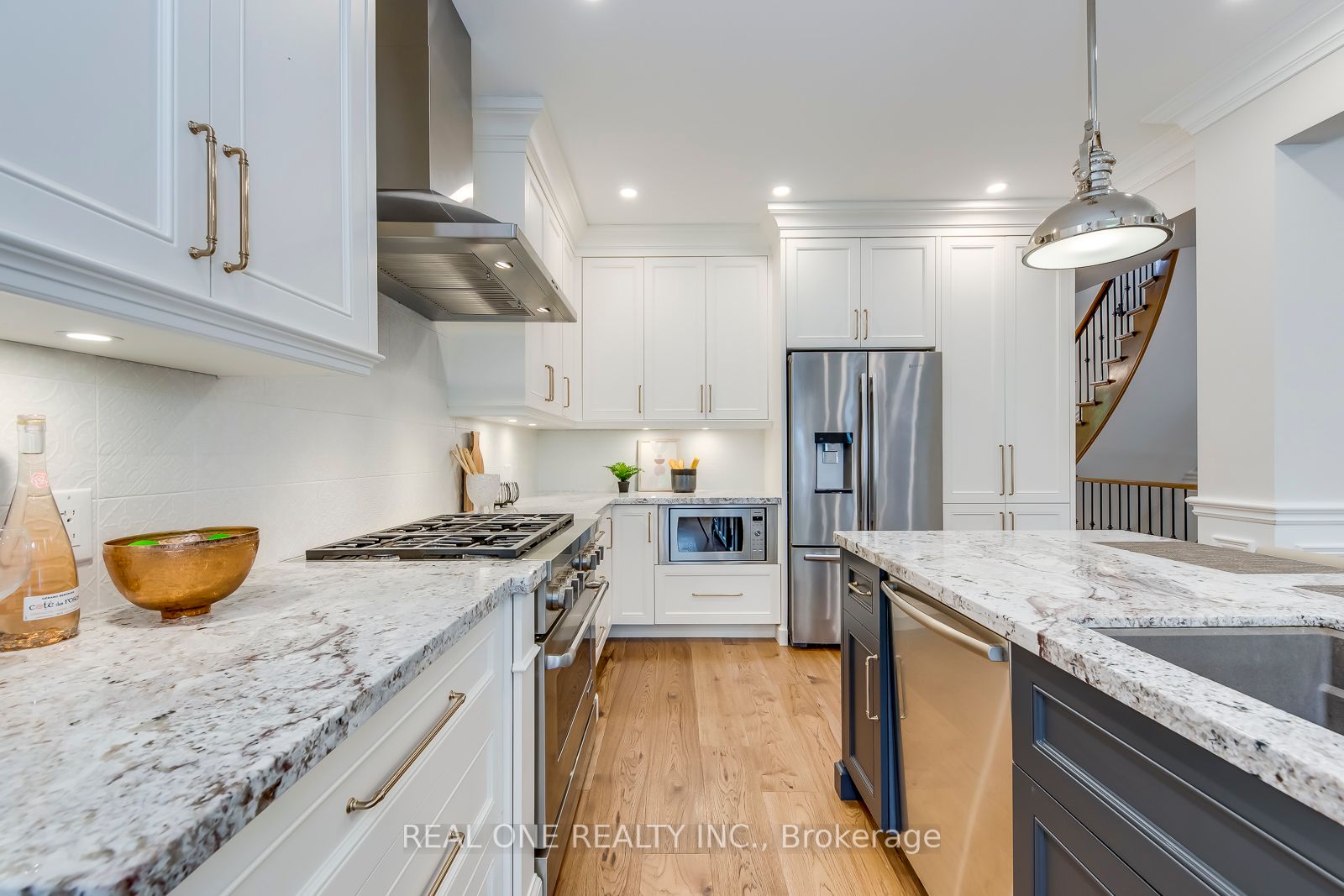 2242 Lyndhurst Dr