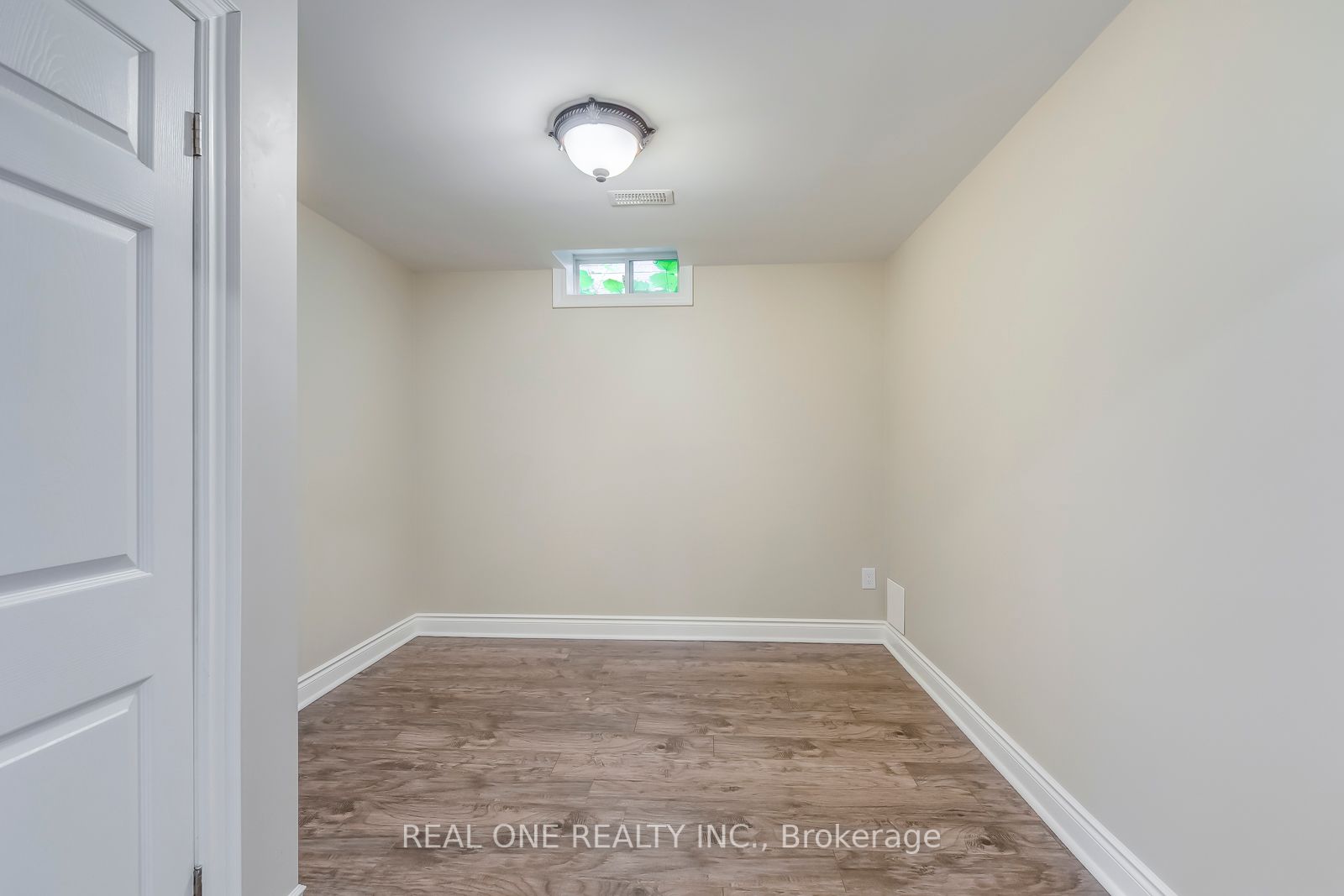 2242 Lyndhurst Dr