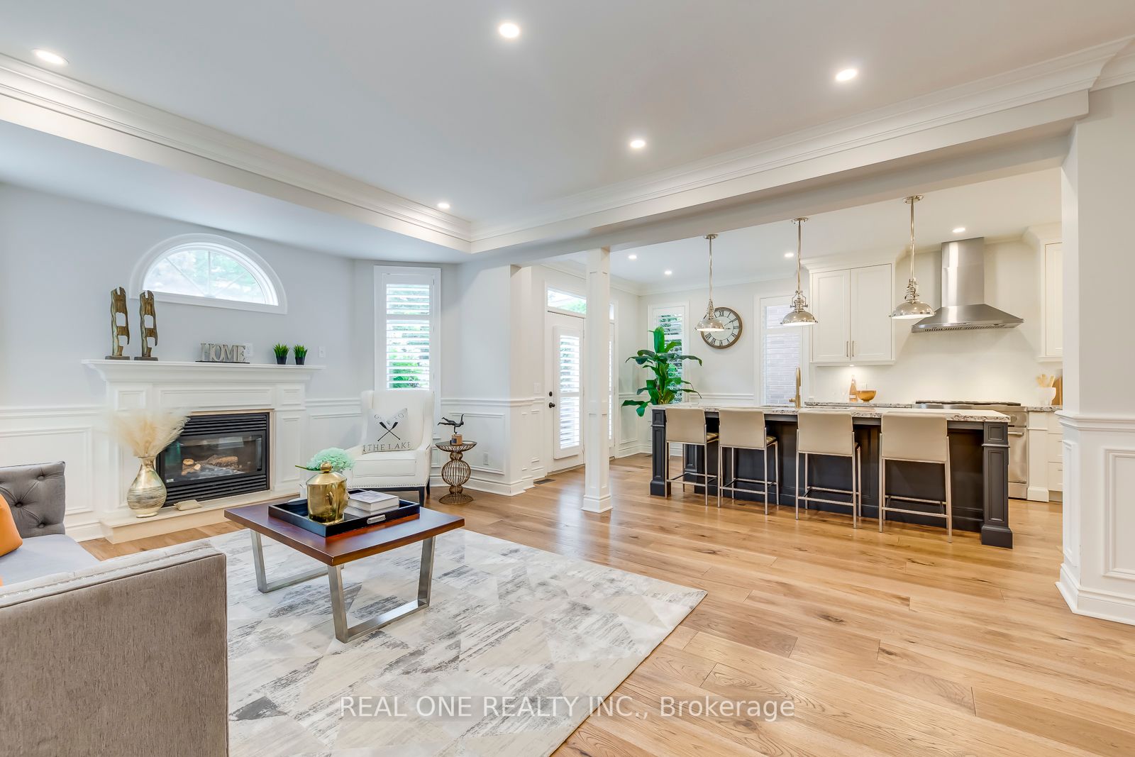 2242 Lyndhurst Dr