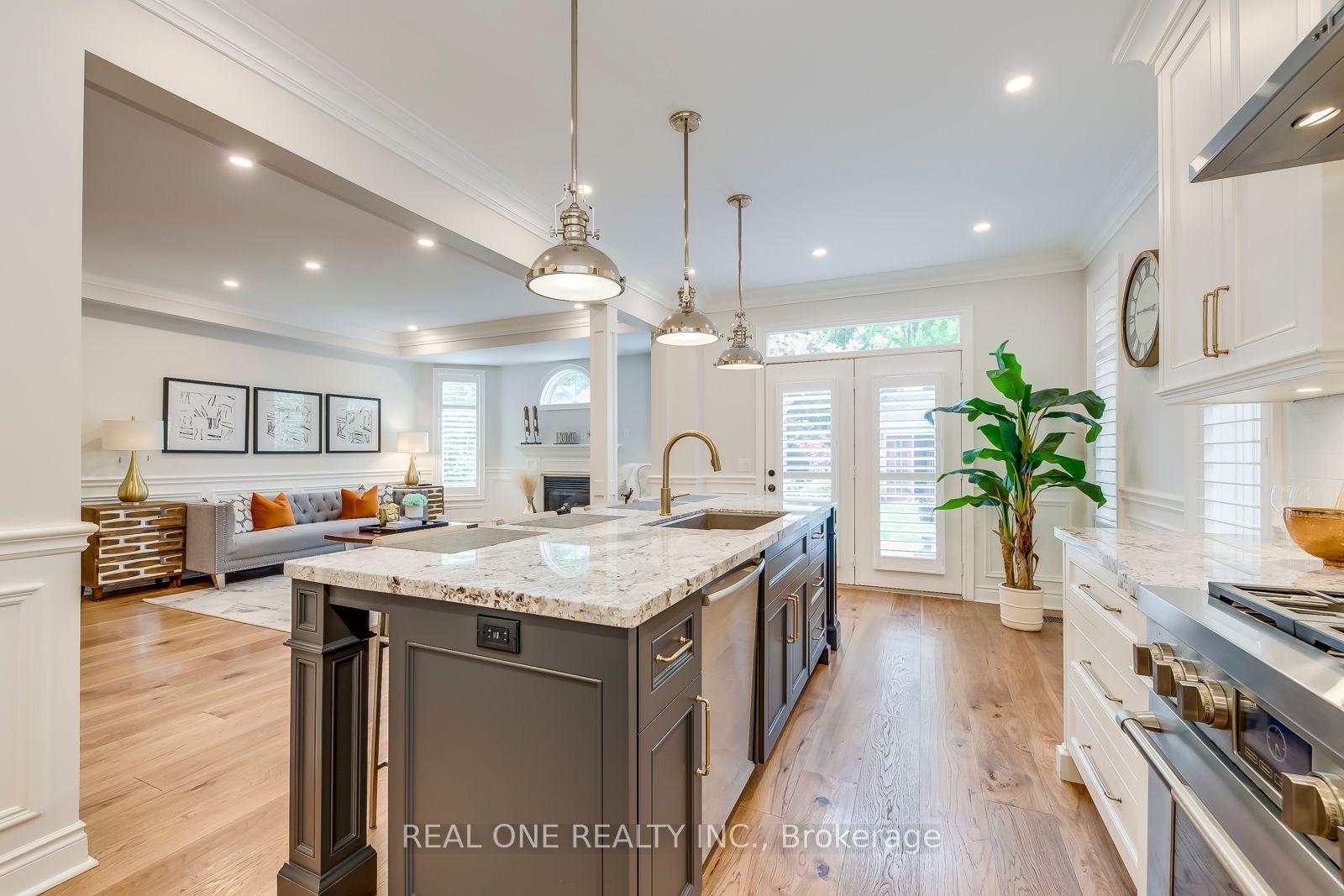 2242 Lyndhurst Dr