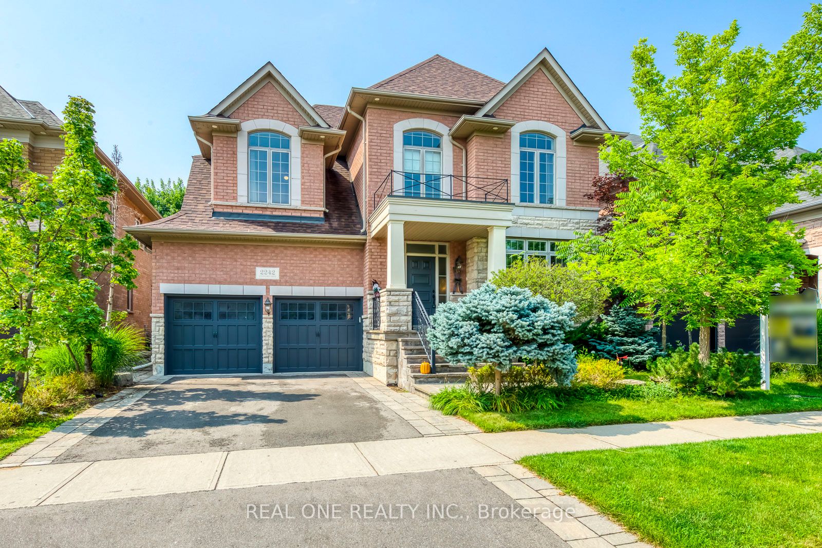 2242 Lyndhurst Dr