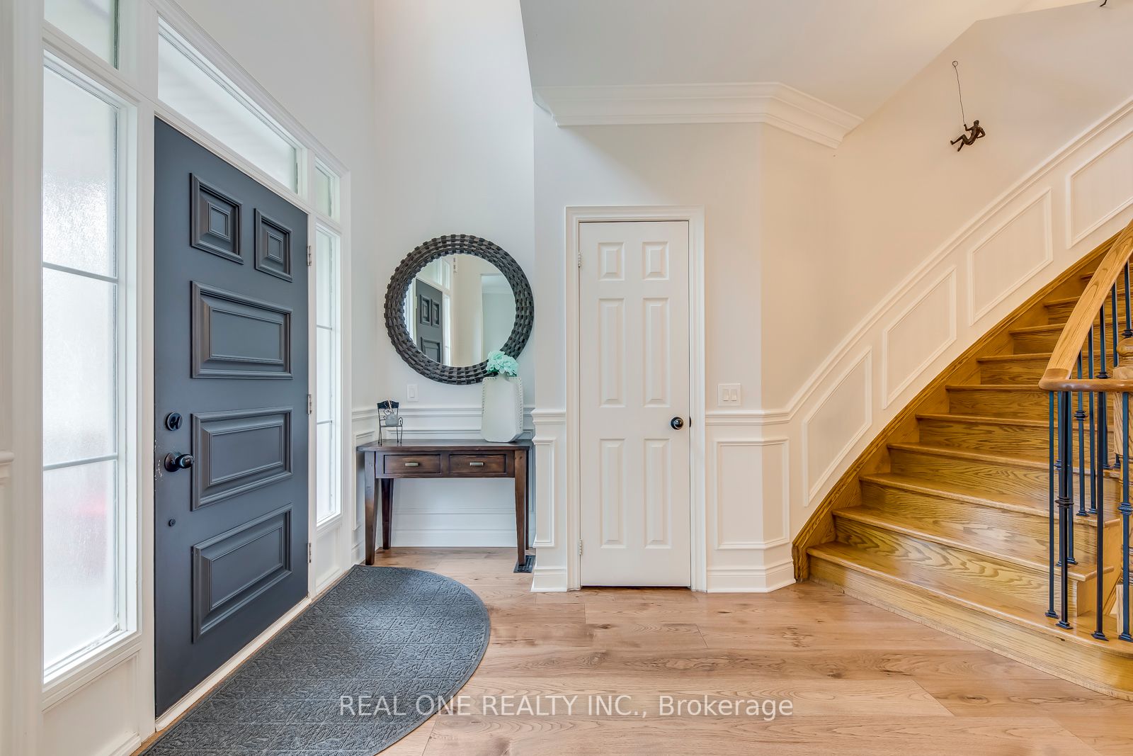 2242 Lyndhurst Dr