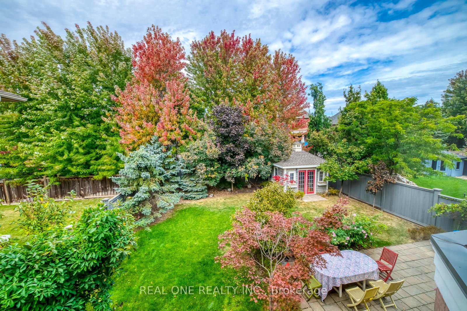 2242 Lyndhurst Dr
