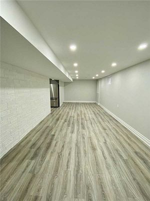 2481 Poplar Cres, #Basemen