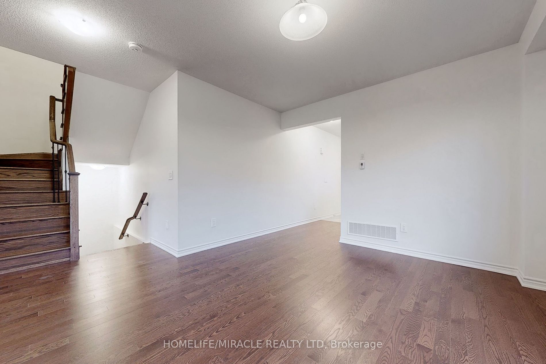 1502 Strawberry Landing