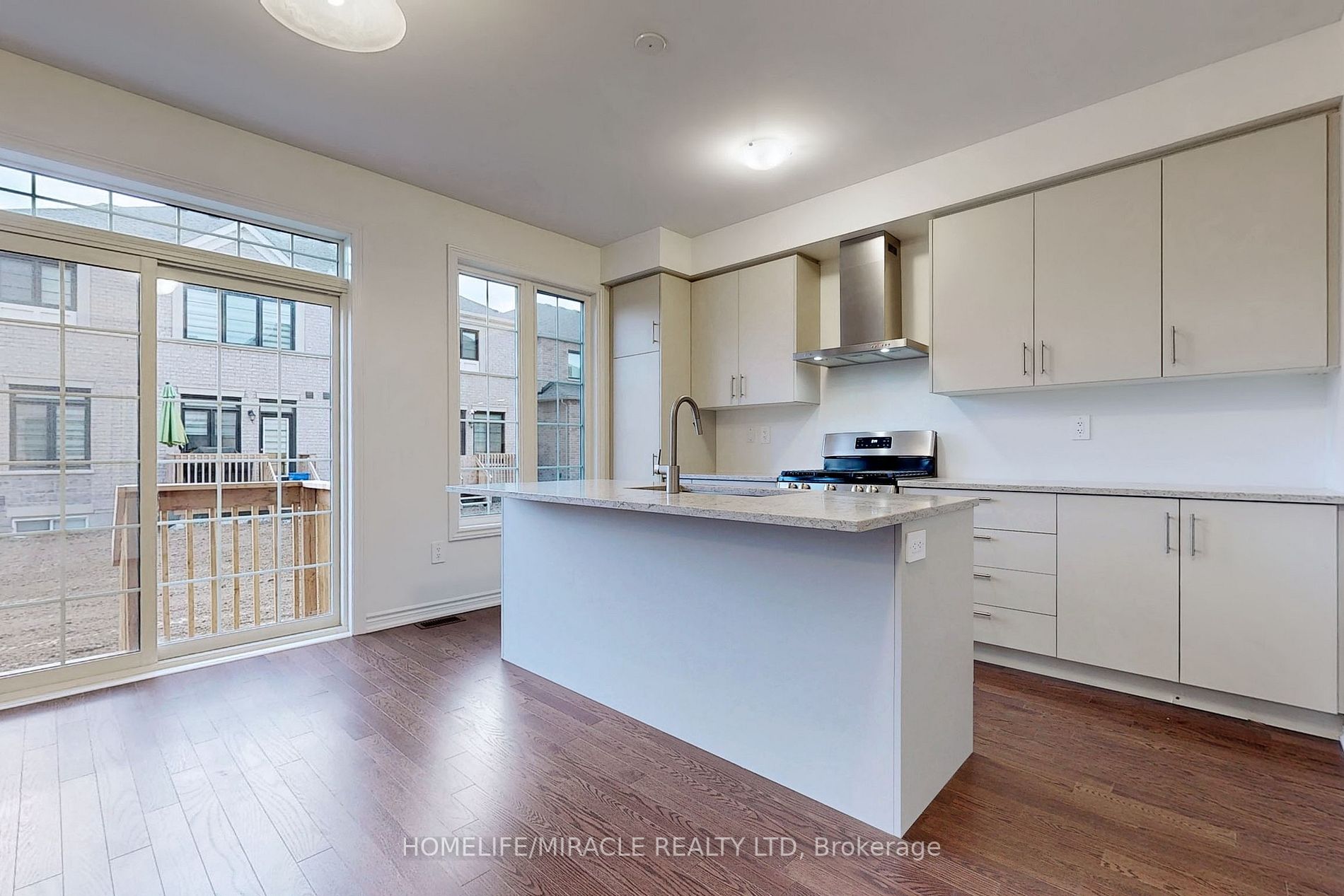 1502 Strawberry Landing