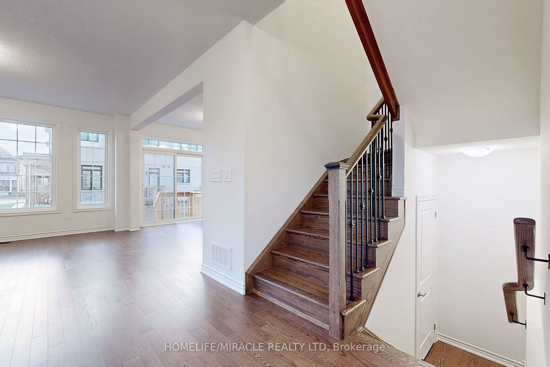 1502 Strawberry Landing