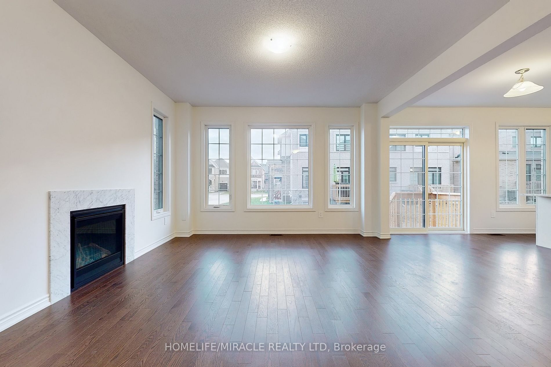 1502 Strawberry Landing