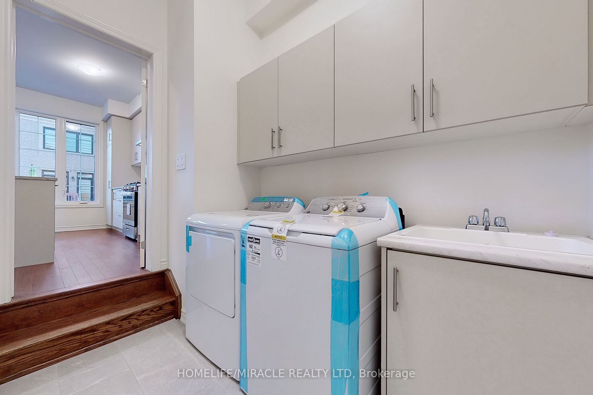 1502 Strawberry Landing