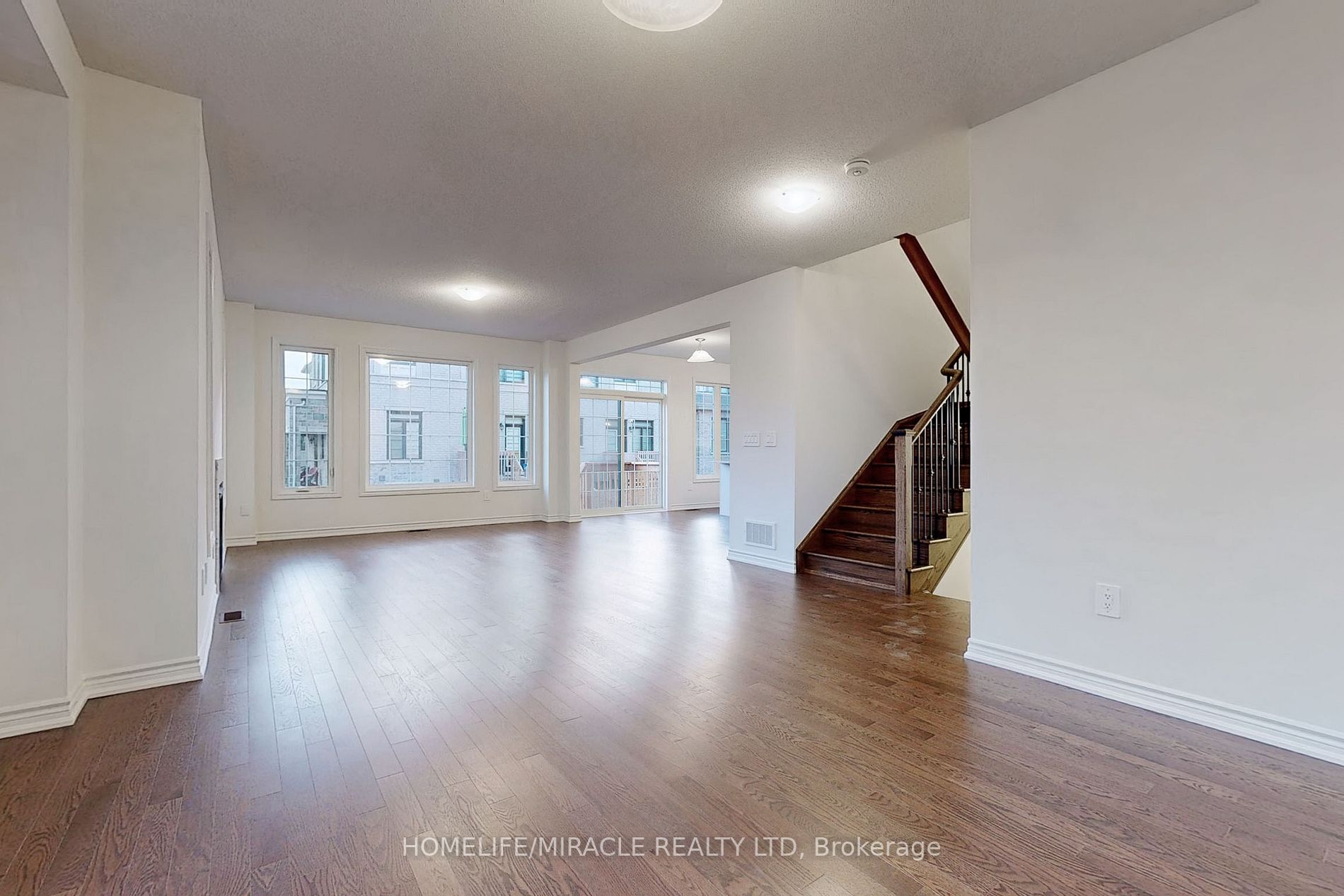 1502 Strawberry Landing