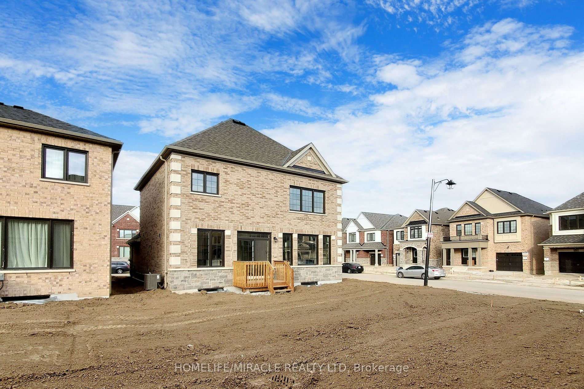 1502 Strawberry Landing