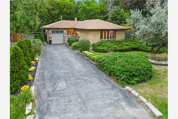 1553 Wembury Rd, Mississauga