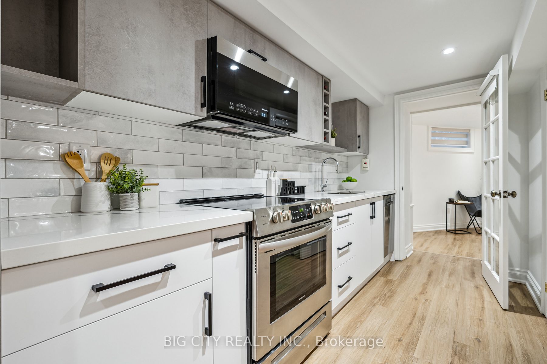287 South Kingsway