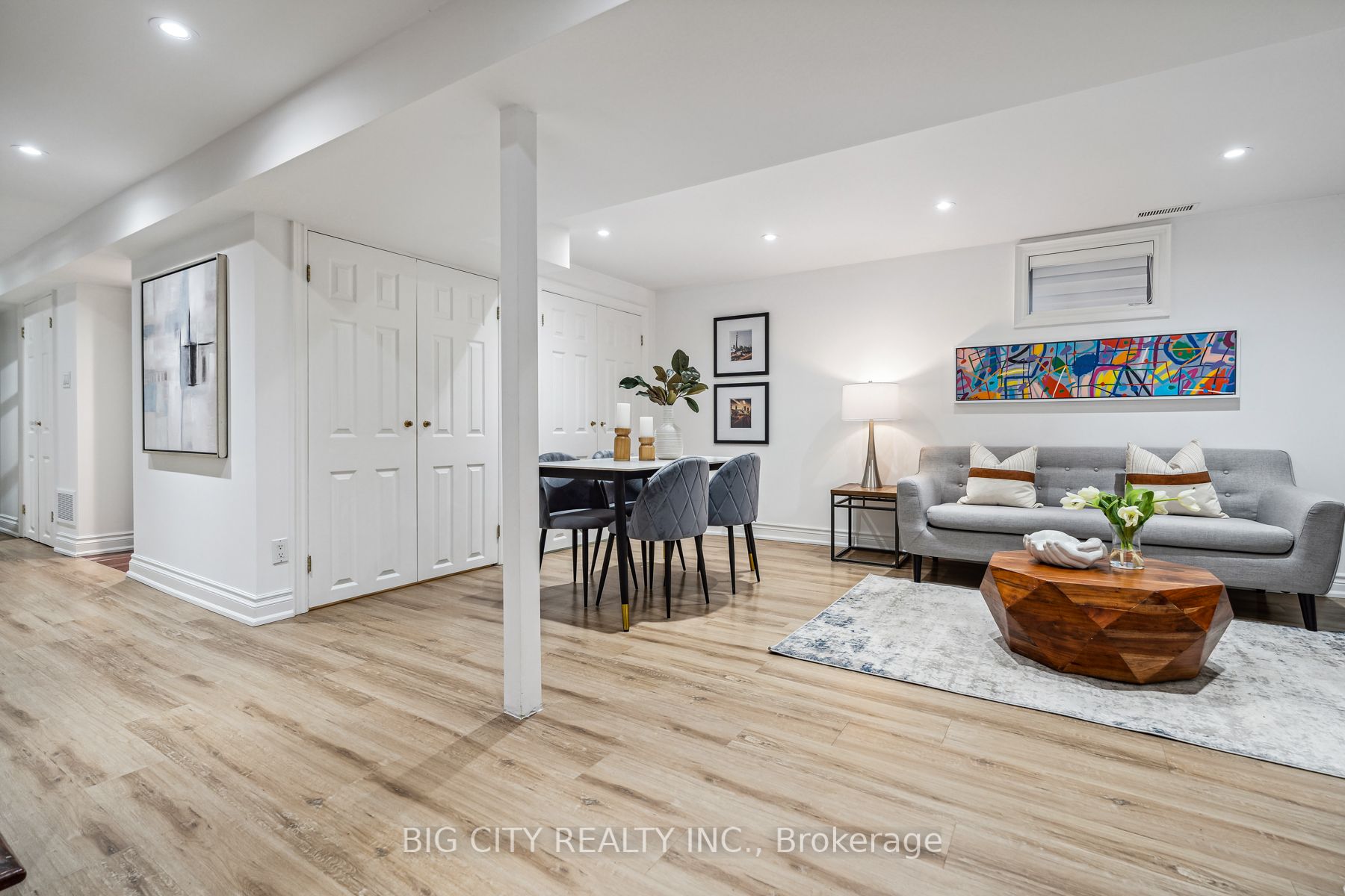 287 South Kingsway