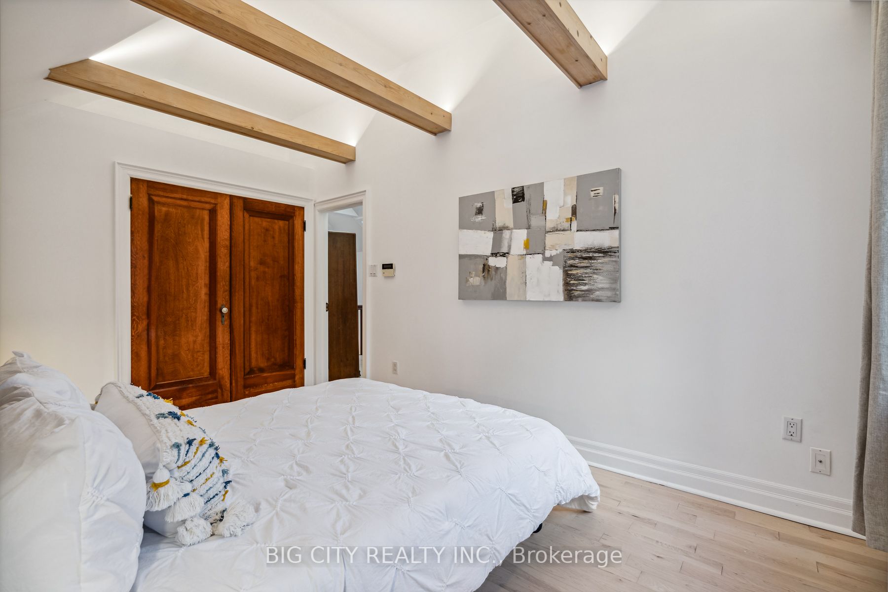 287 South Kingsway