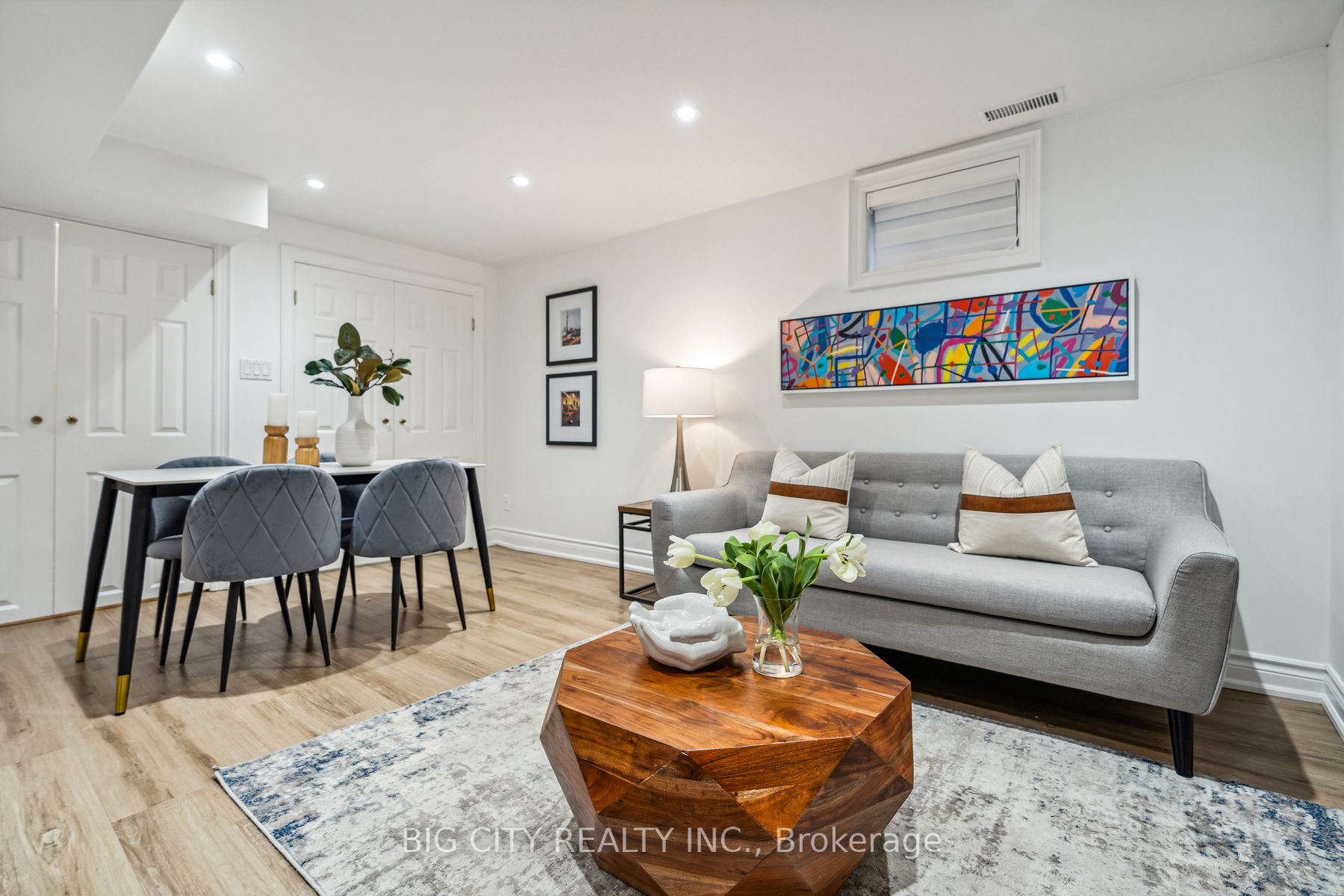 287 South Kingsway