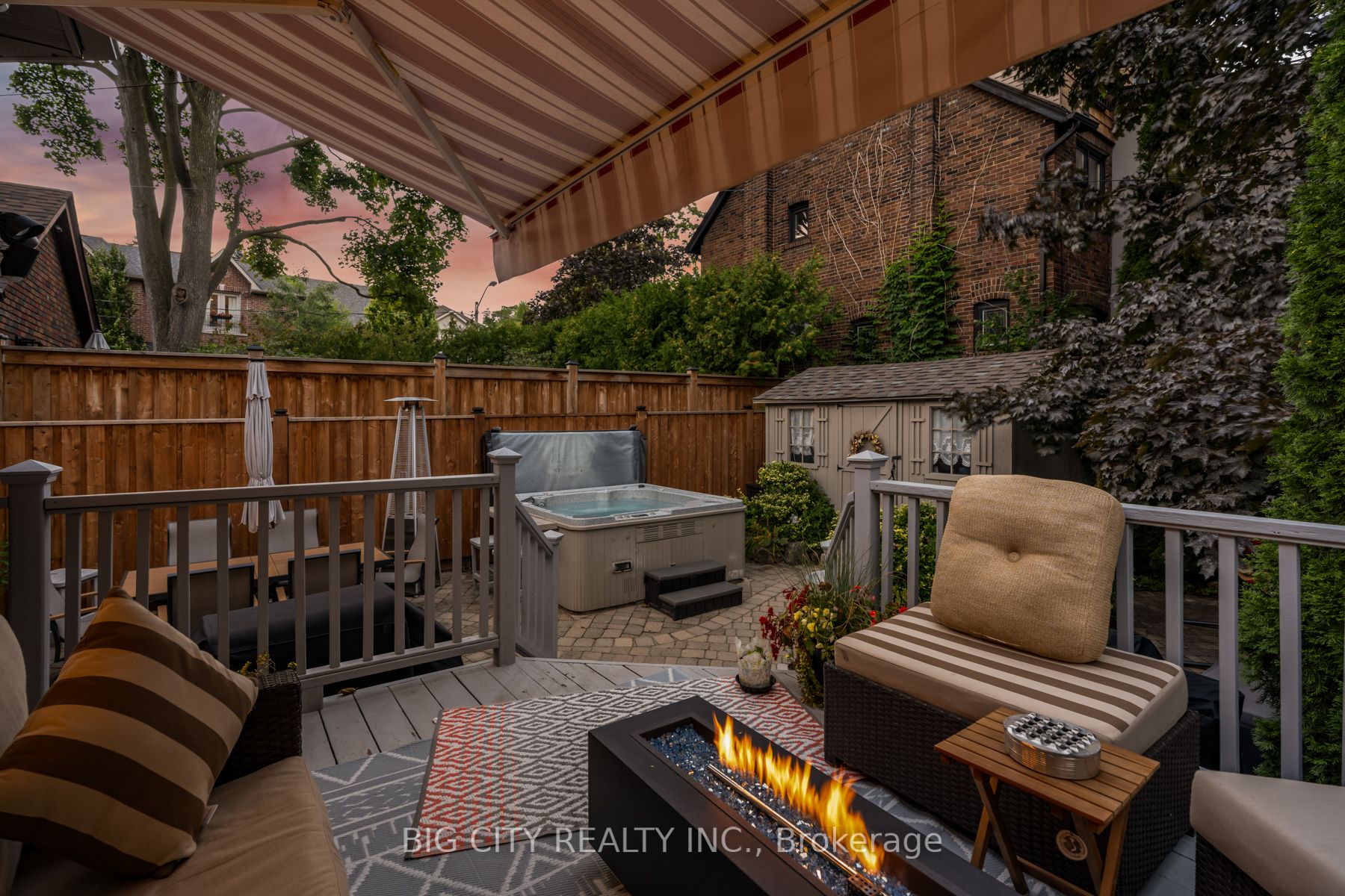 287 South Kingsway