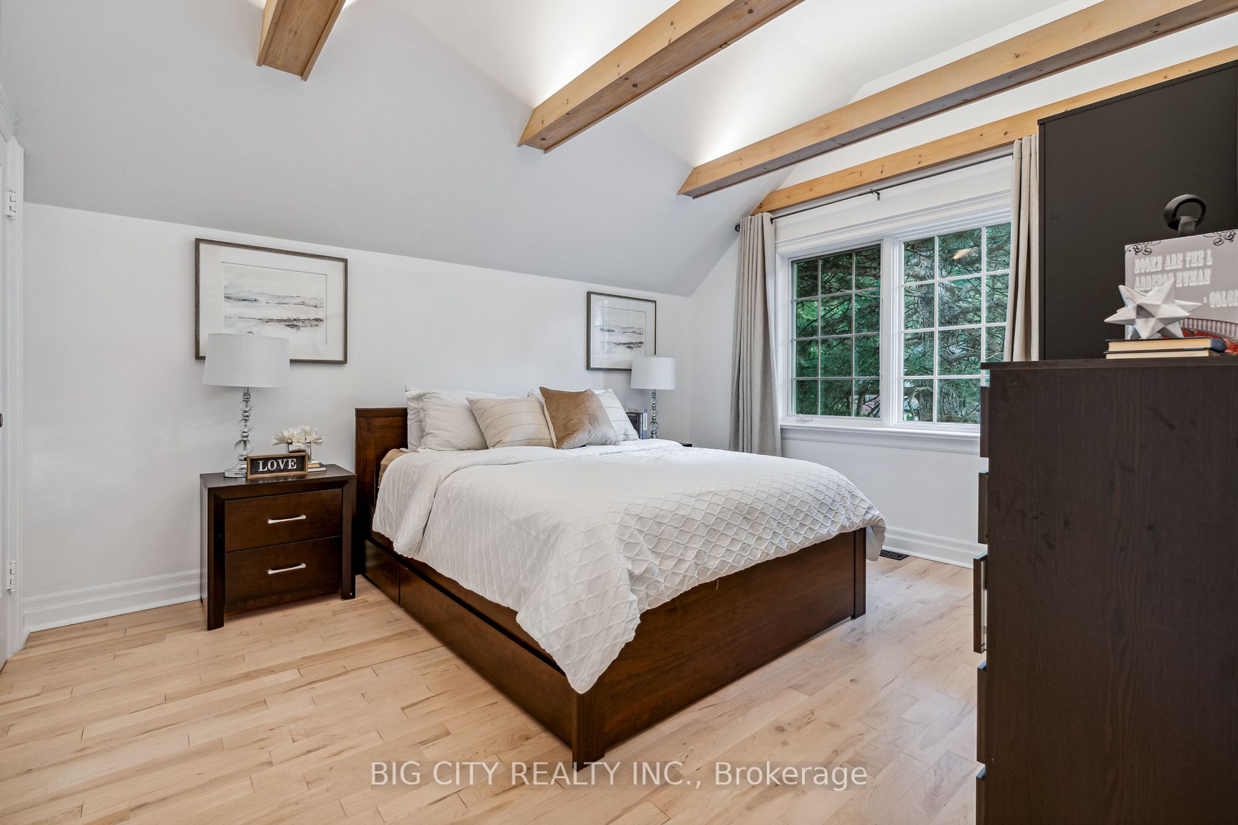 287 South Kingsway