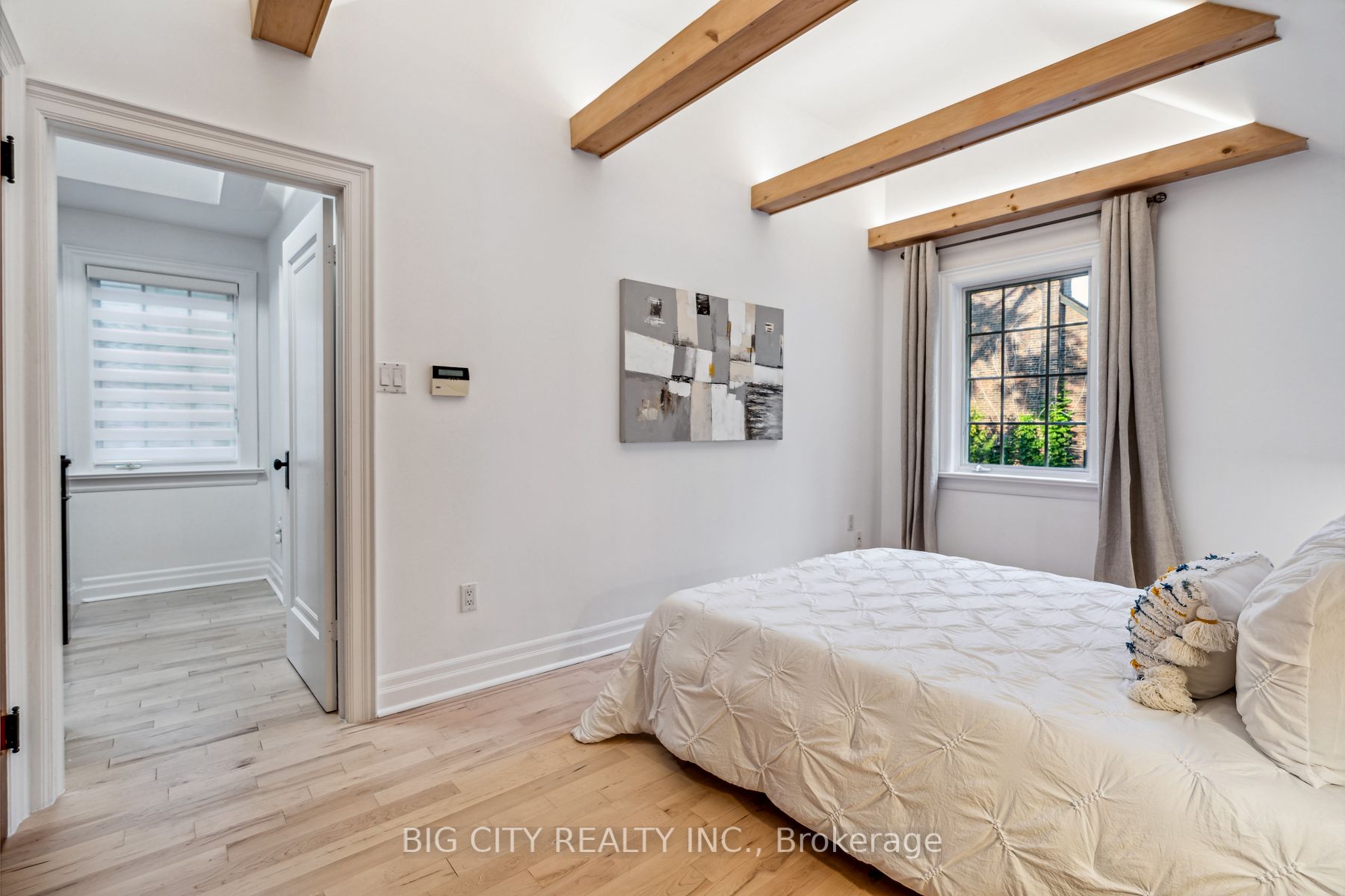 287 South Kingsway