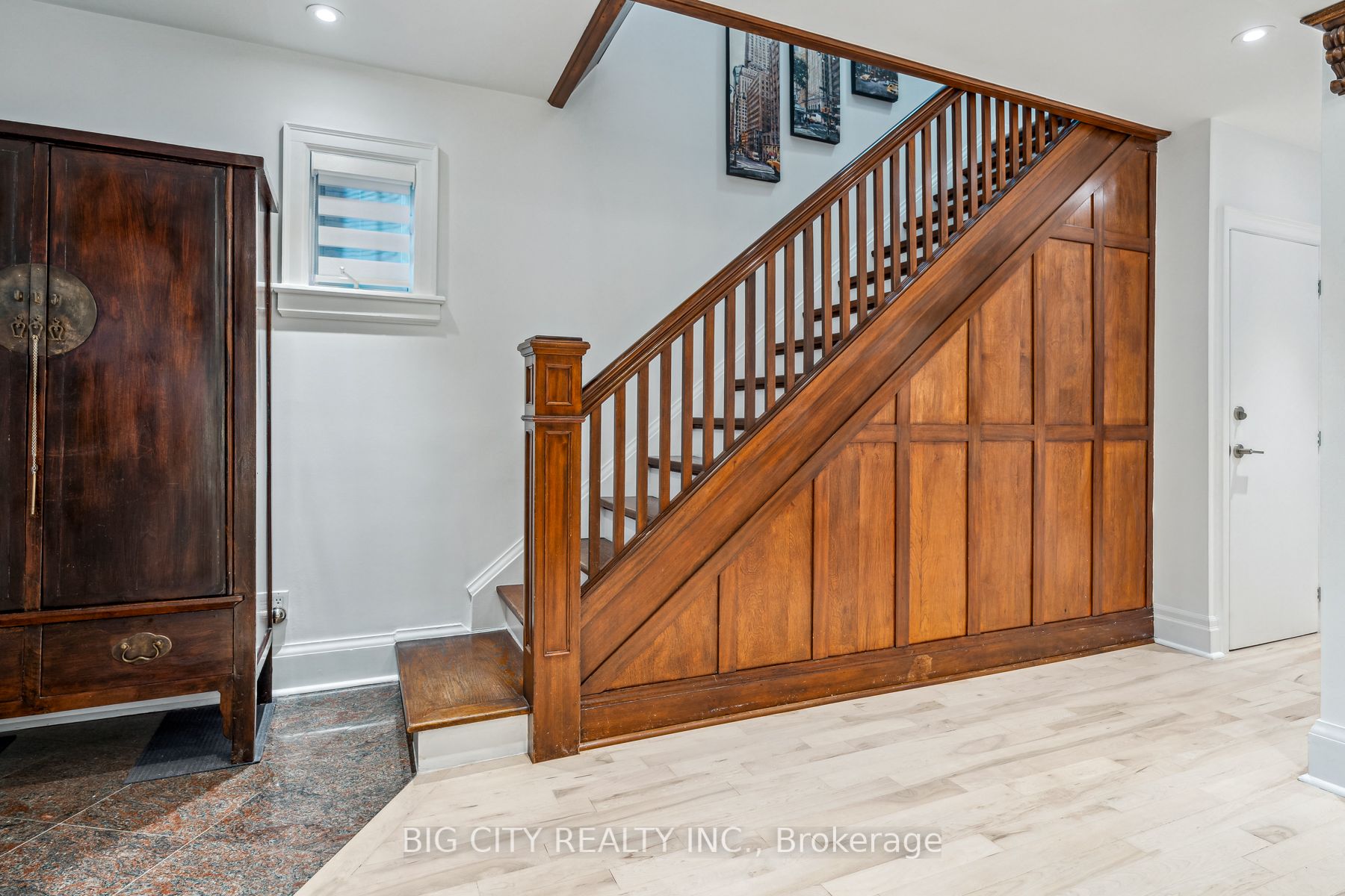 287 South Kingsway