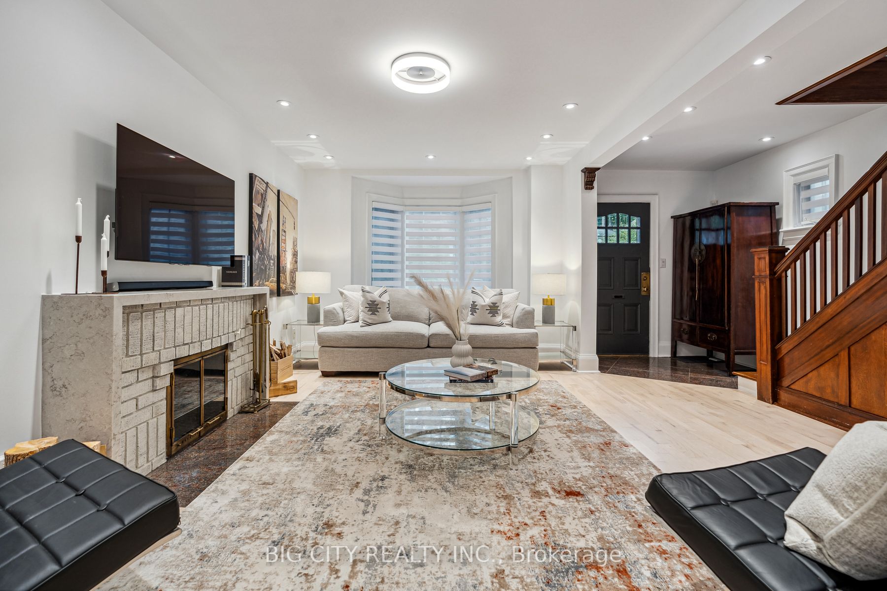 287 South Kingsway