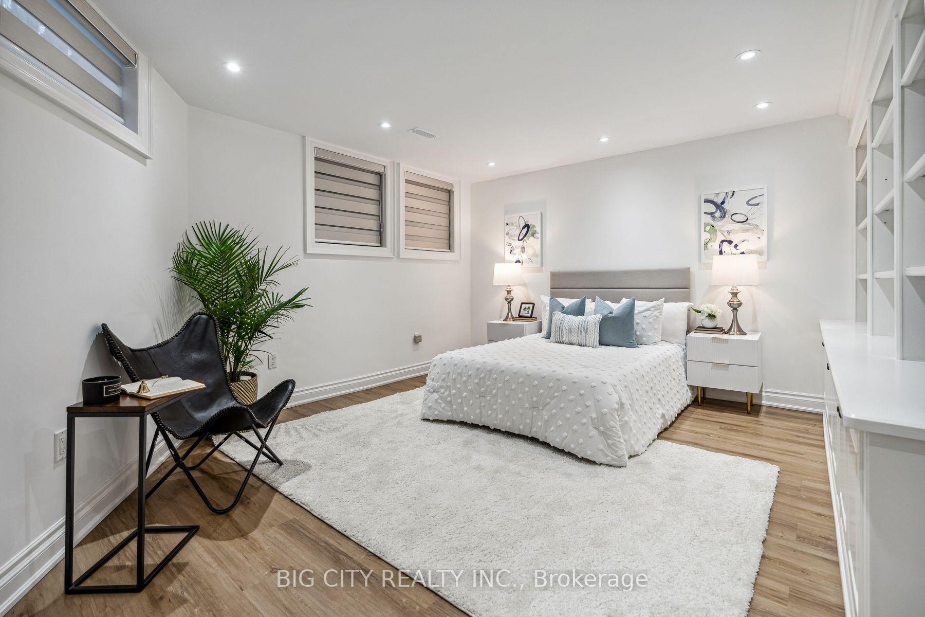 287 South Kingsway