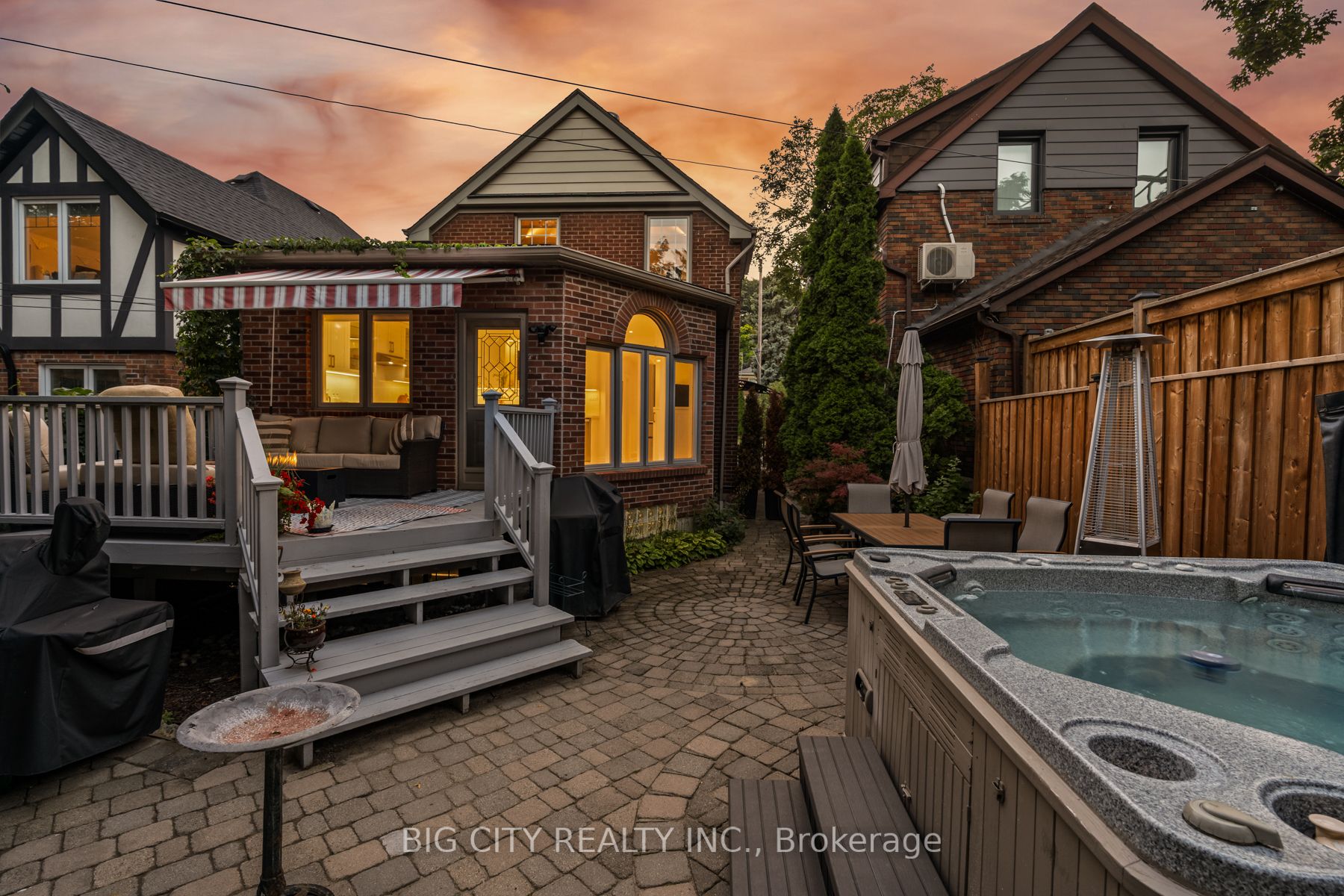 287 South Kingsway