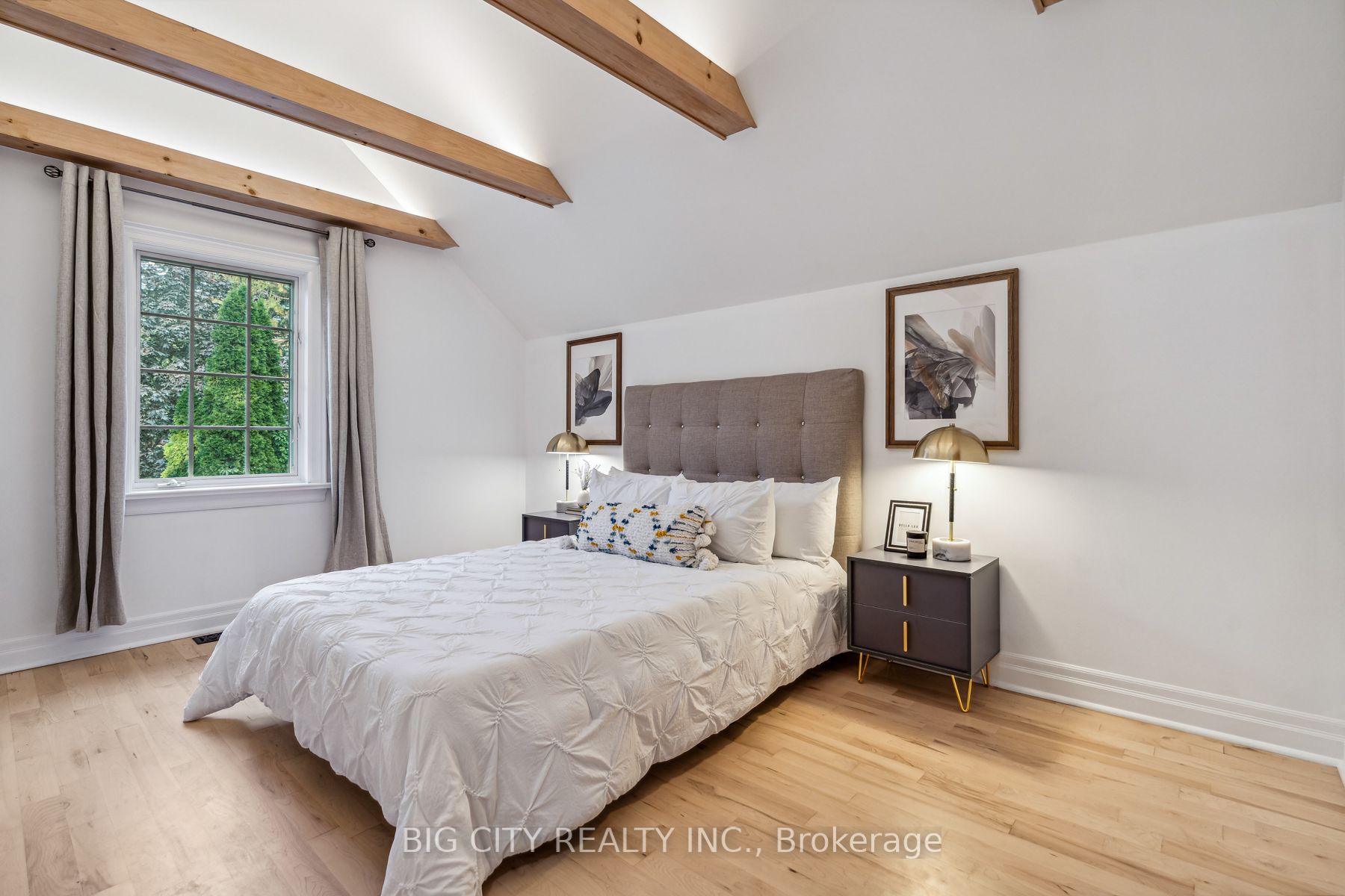 287 South Kingsway