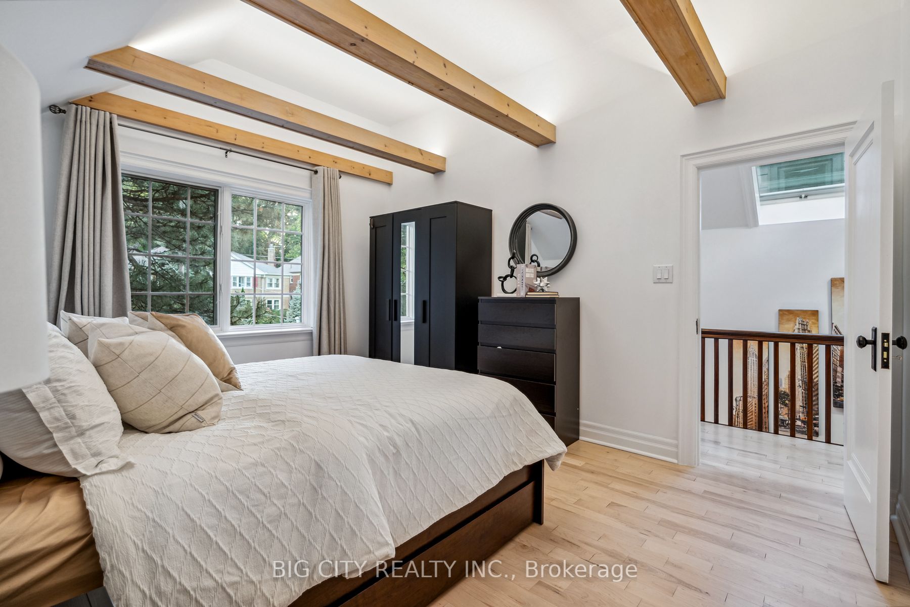 287 South Kingsway