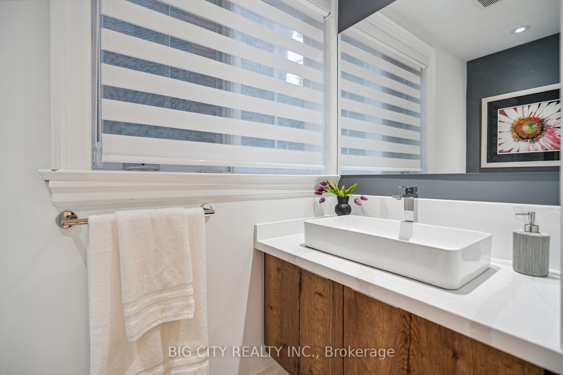 287 South Kingsway