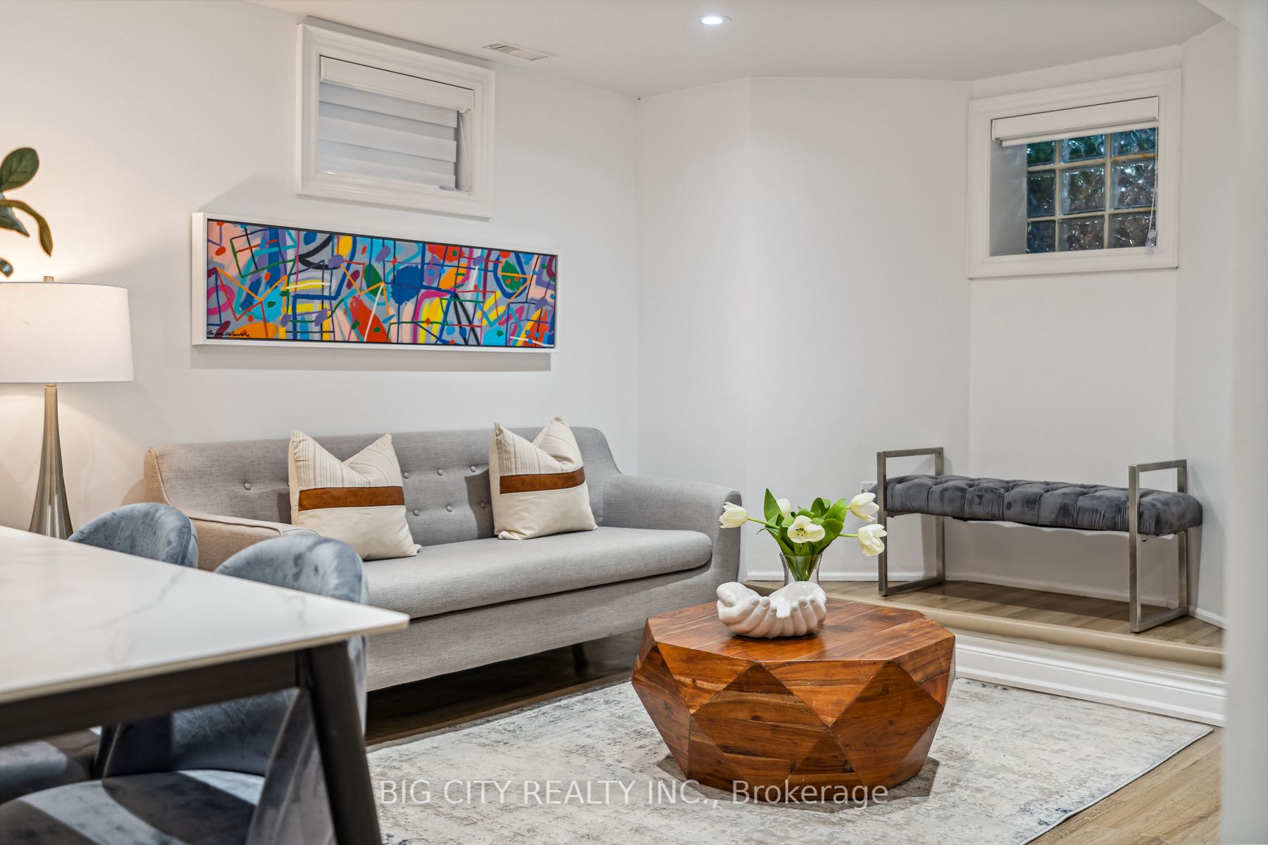 287 South Kingsway
