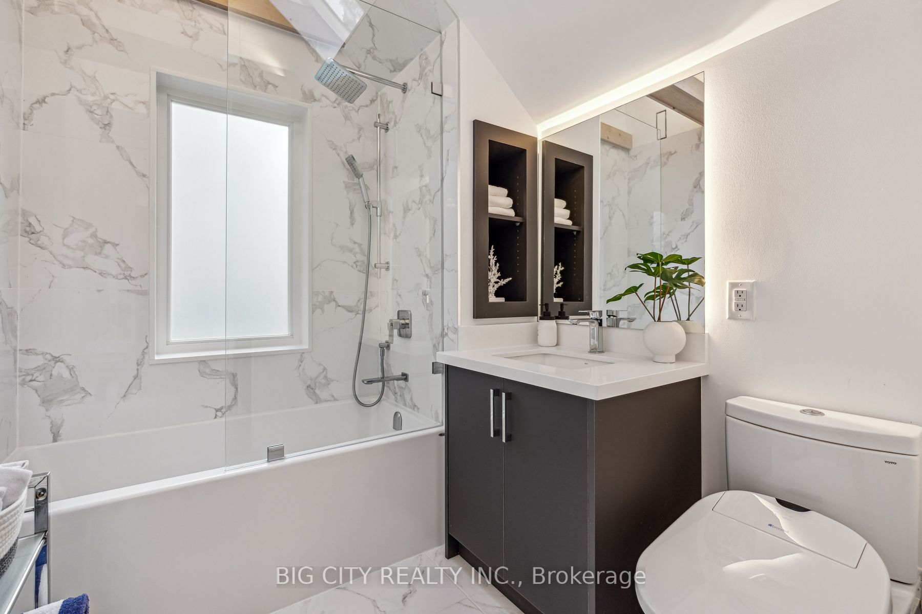 287 South Kingsway