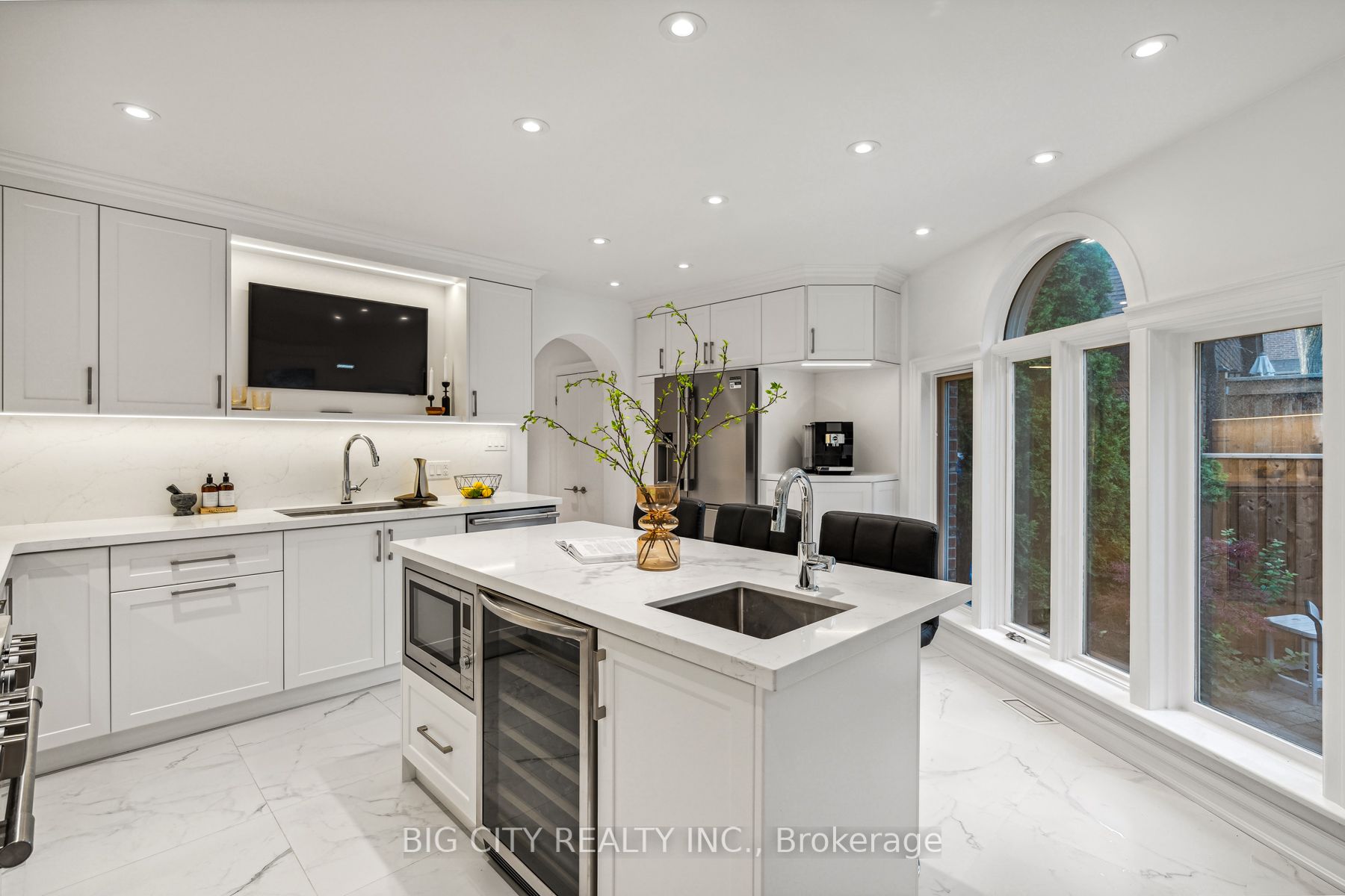 287 South Kingsway
