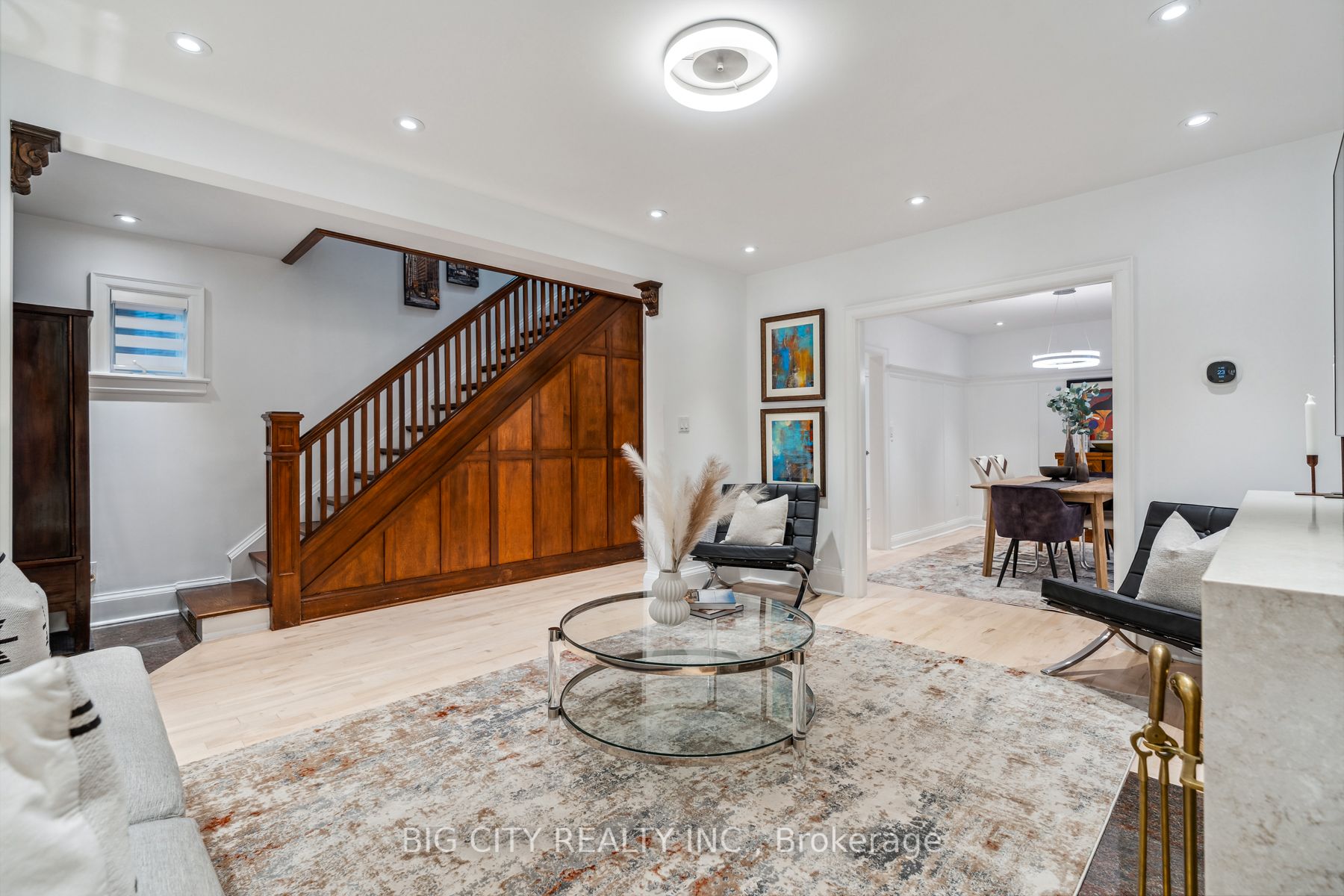 287 South Kingsway
